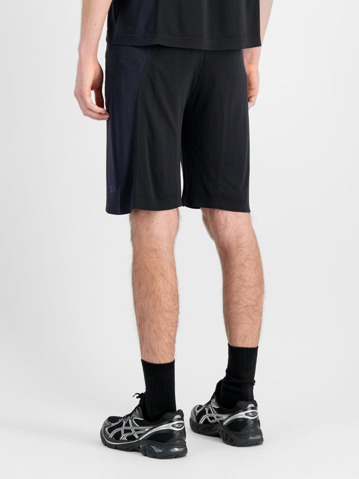 Seamless Short