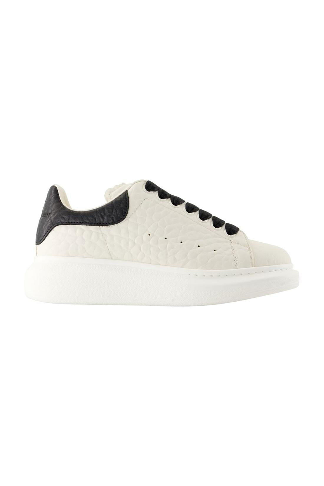 Alexander McQueen-Oversized Sneakers - Alexander Mcqueen - White - Leather-Sneaker-Black-Deal-Outlet-by-ARCHIVIST