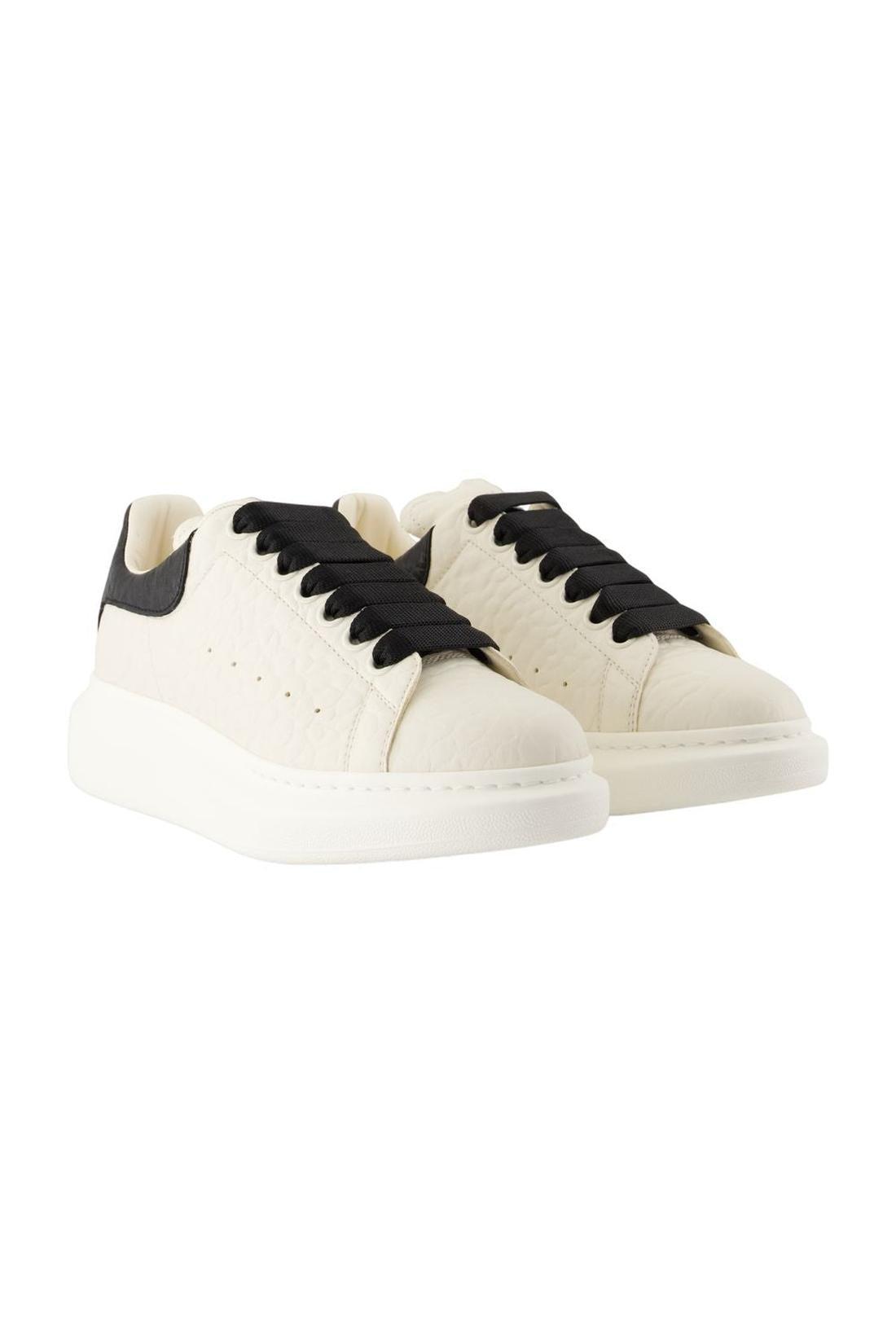 Alexander McQueen-Oversized Sneakers - Alexander Mcqueen - White - Leather-Sneaker-Black-Deal-Outlet-by-ARCHIVIST