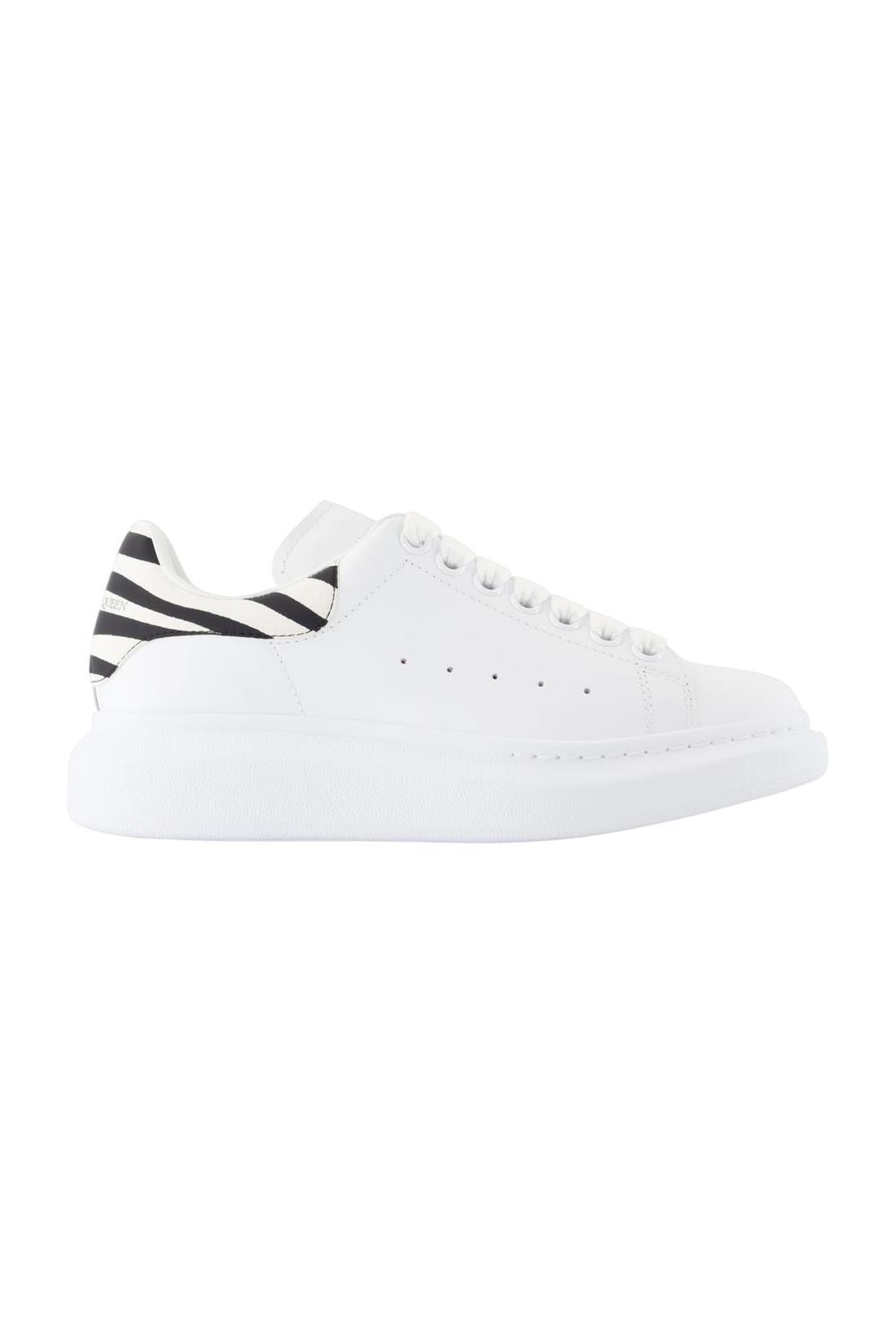 Alexander McQueen-Oversized Sneakers - Alexander Mcqueen - White - Leather-Sneaker-Black-Deal-Outlet-by-ARCHIVIST