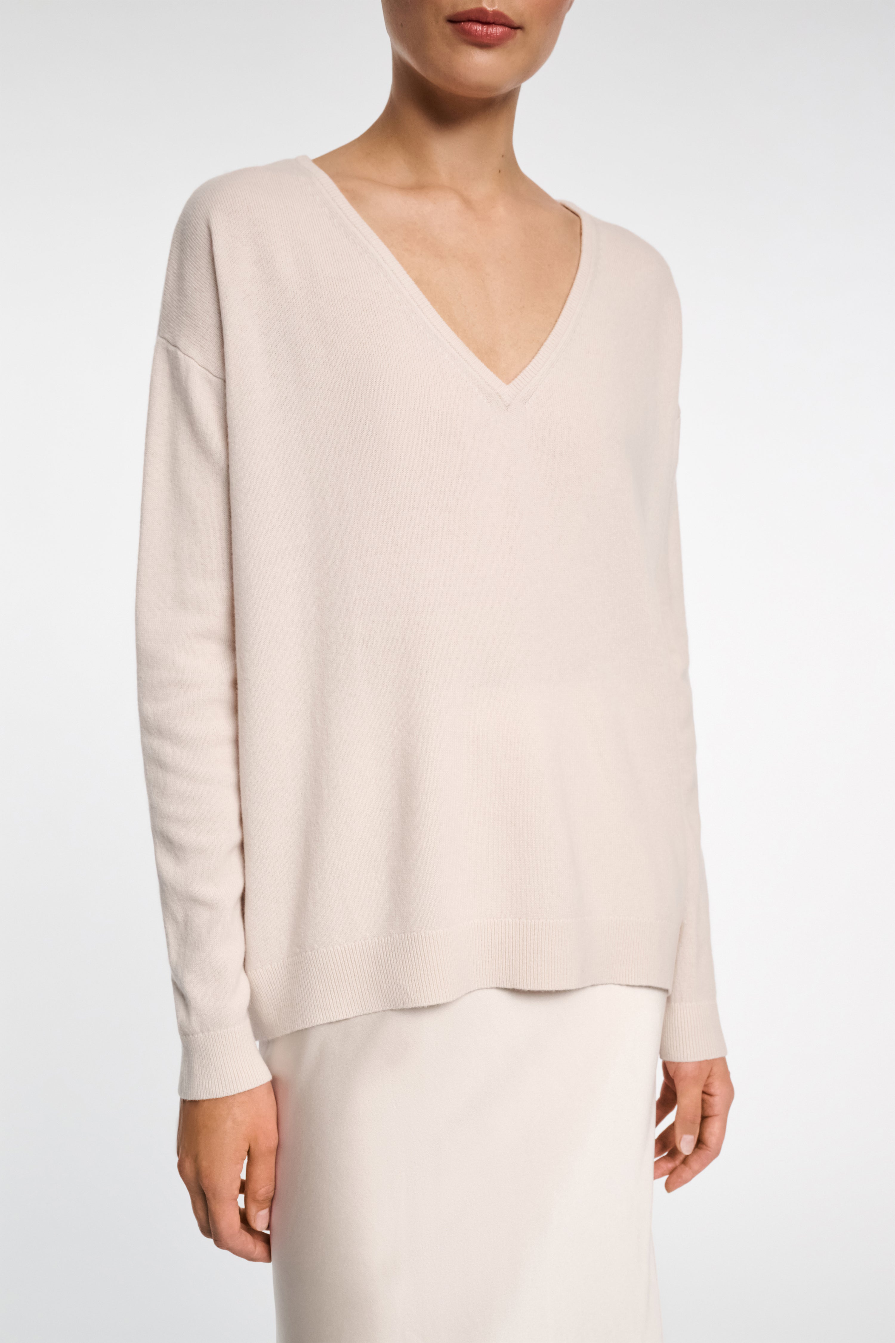 SOFT EDGE v-neck 1/1