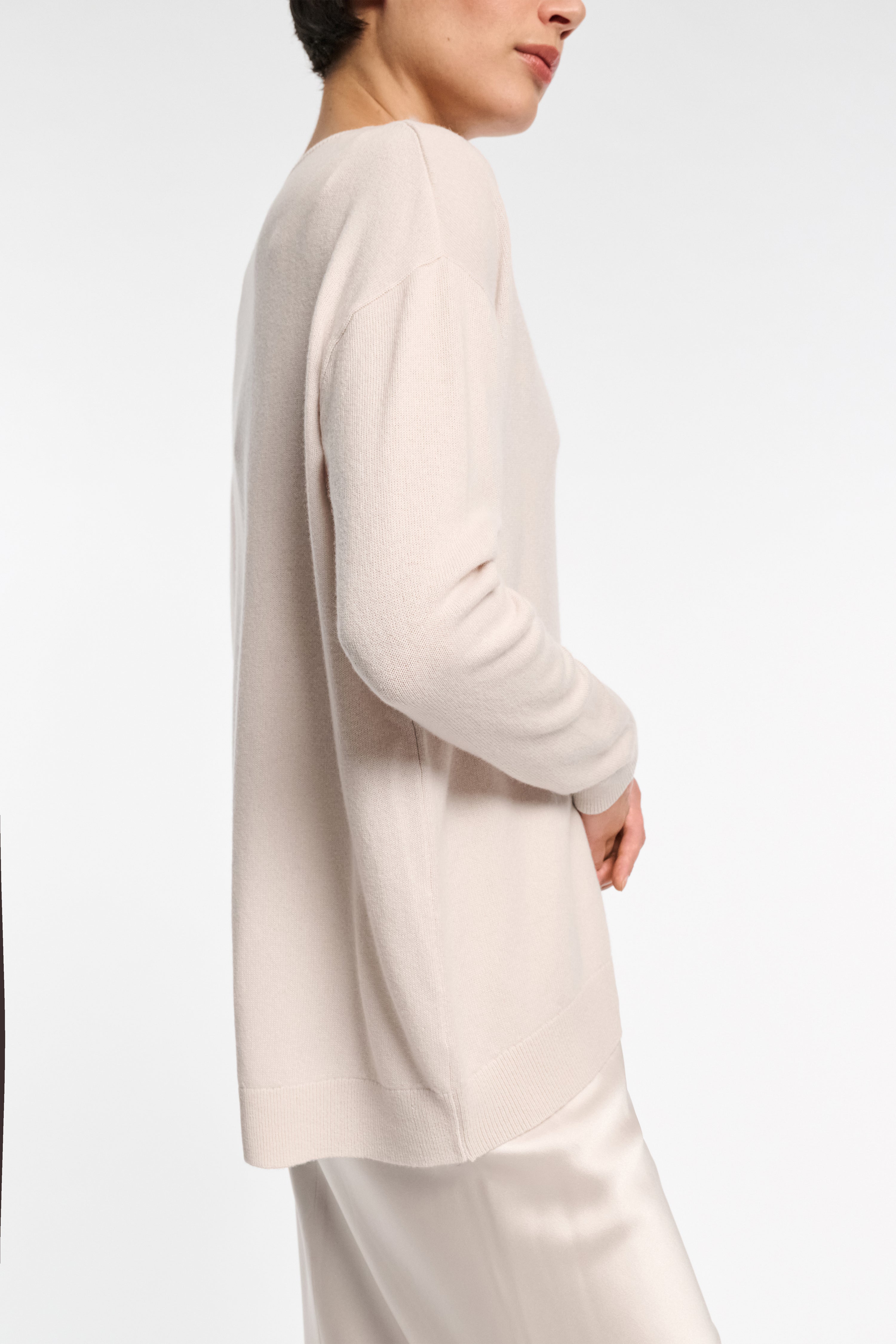 SOFT EDGE v-neck 1/1