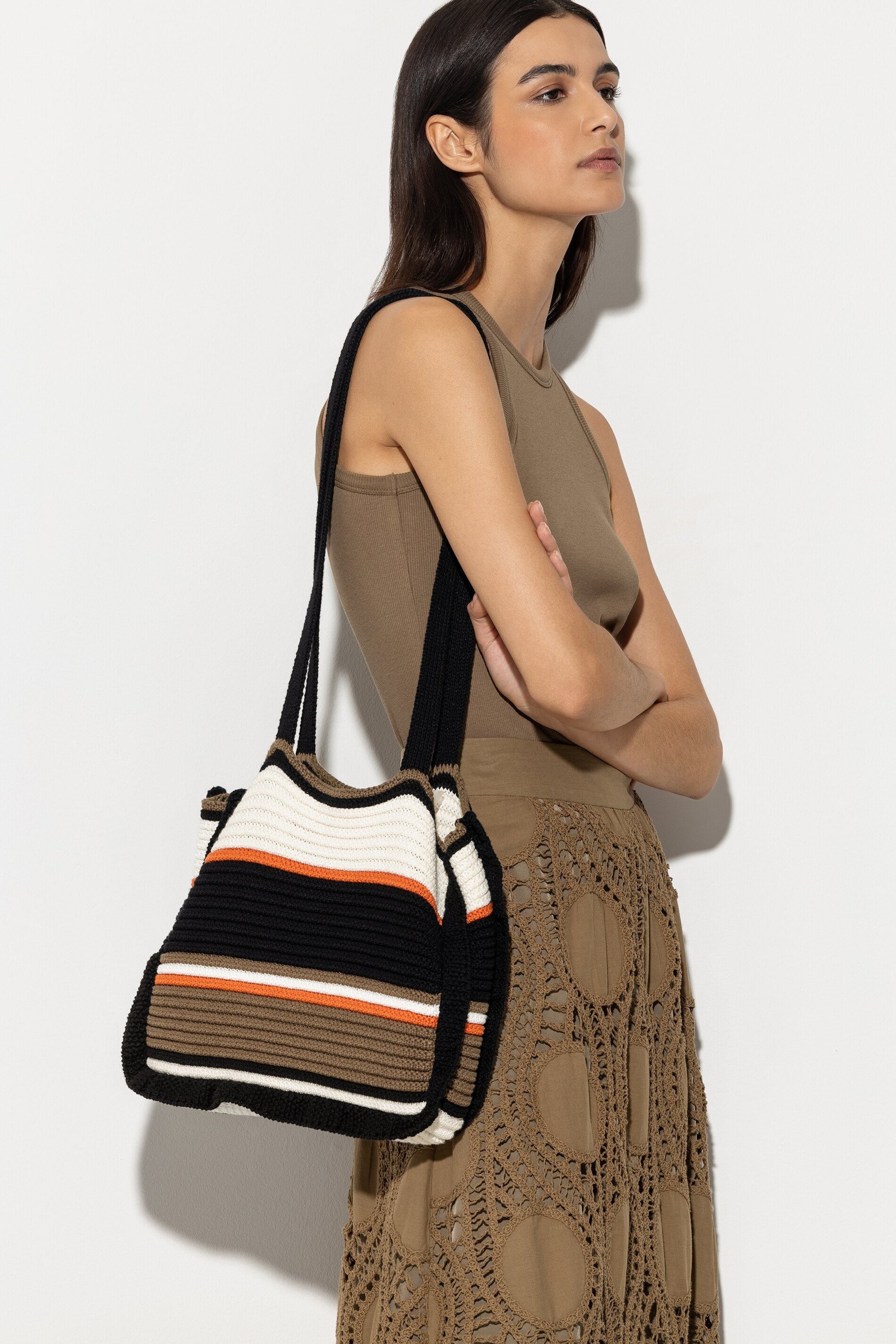 Knitted bag made of linen blend