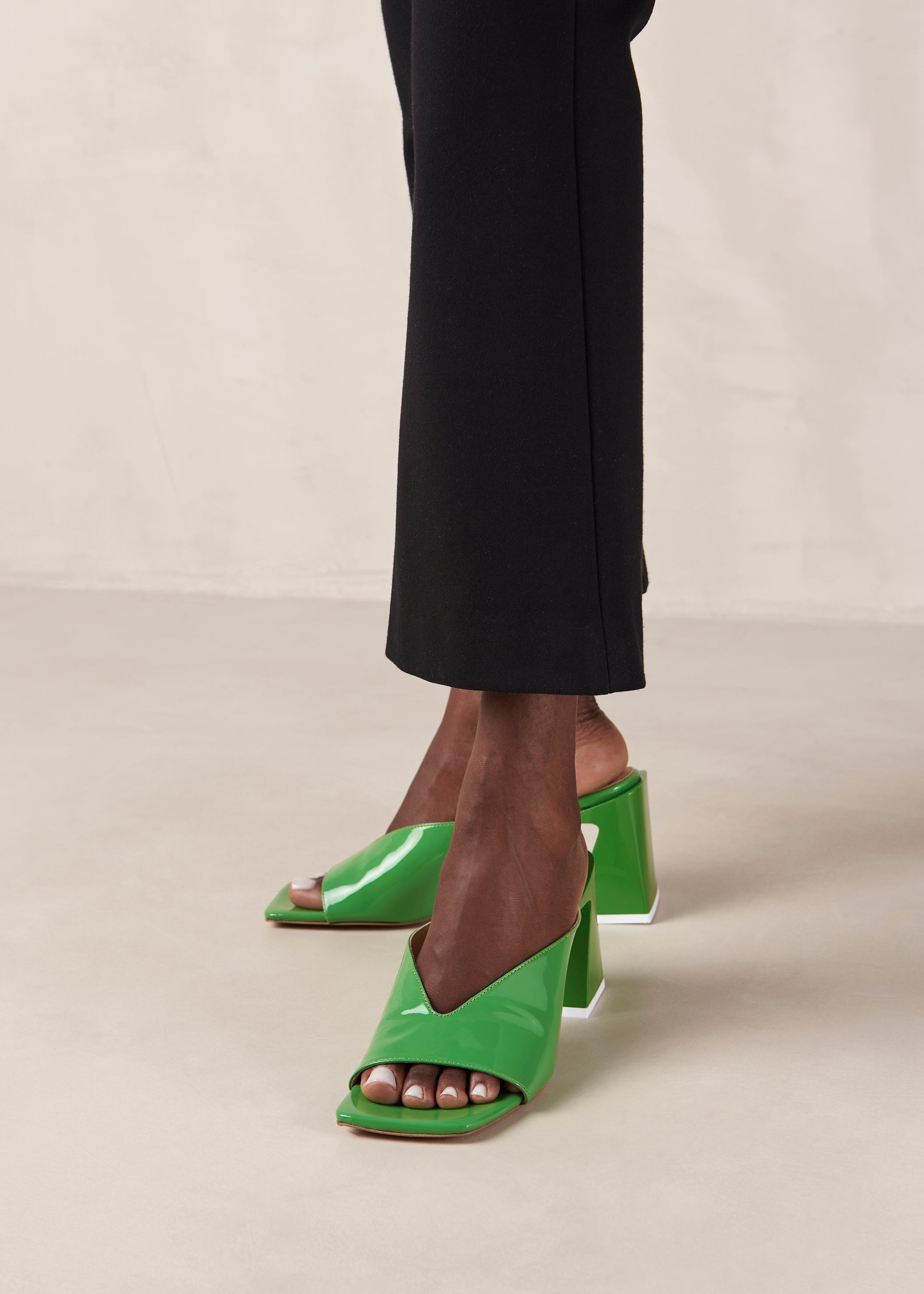 ALOHAS-OUTLET-SALE-Tasha-Green-Leather-Sandals-Sandalen-ARCHIVE-COLLECTION-4.jpg