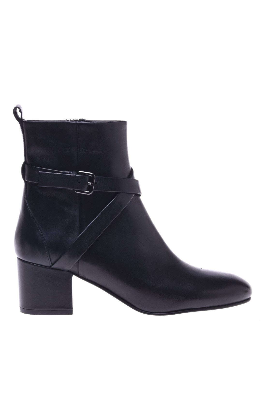 Ankle boot in black leather