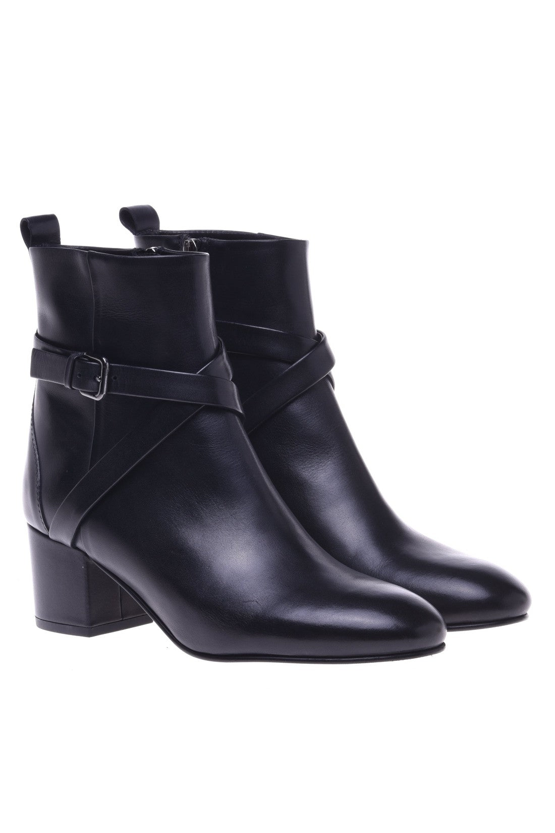 Ankle boot in black leather