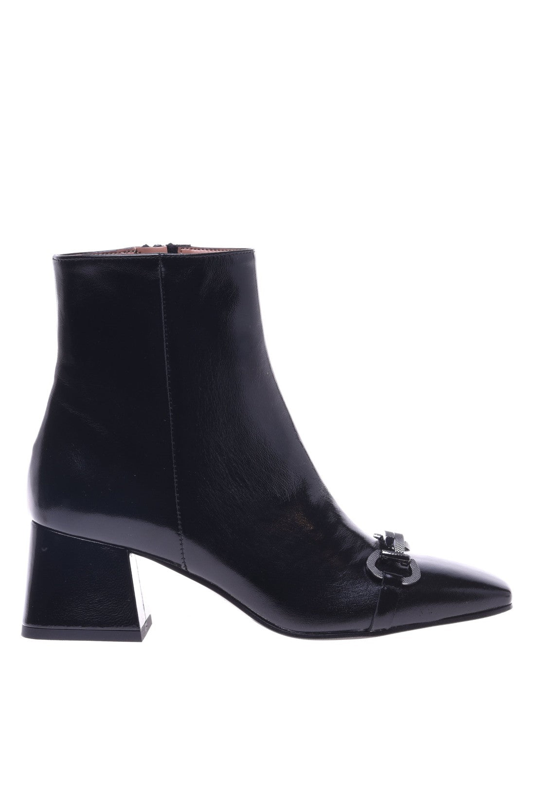 Ankle boot in black naplak