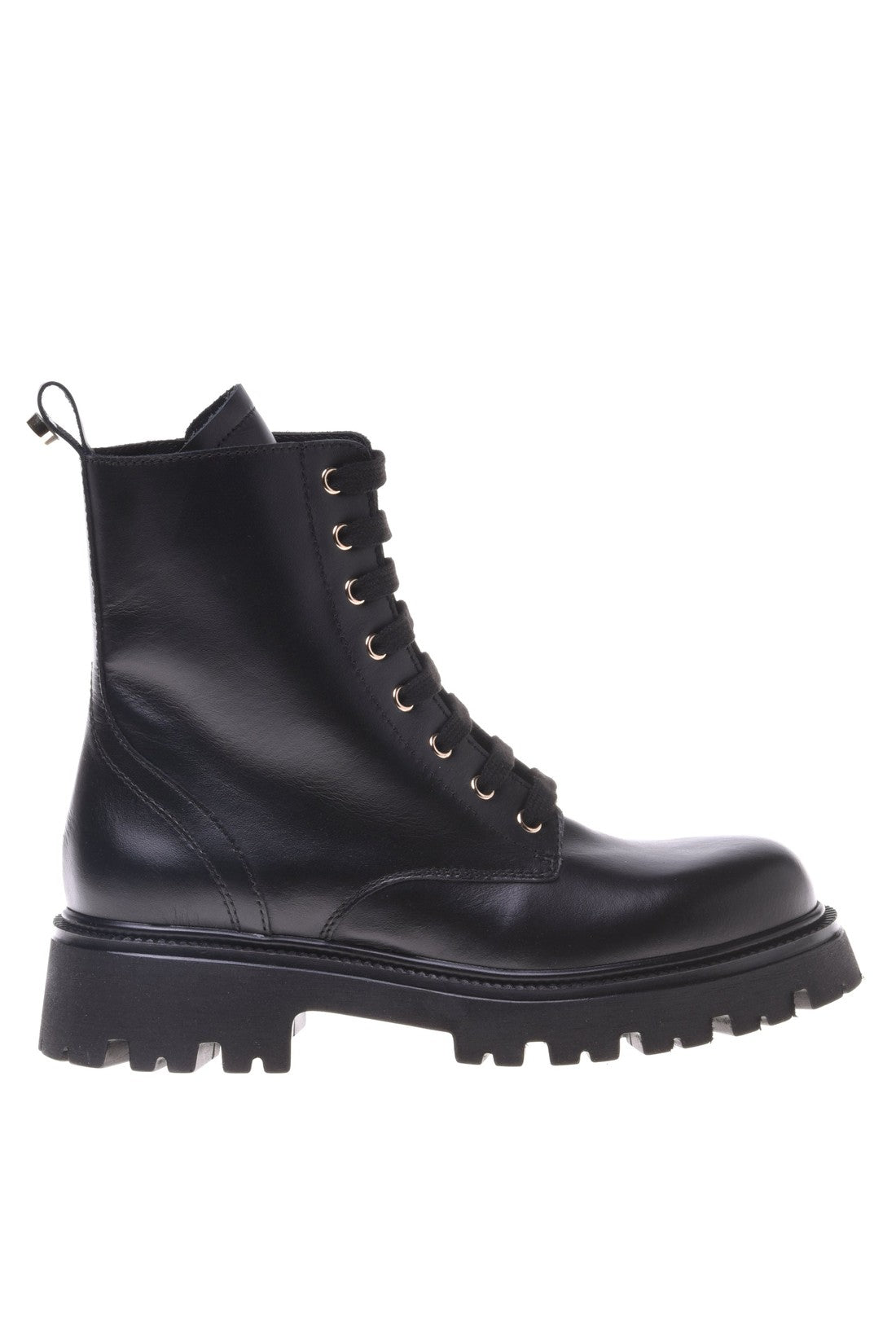 Combat boots in black leather