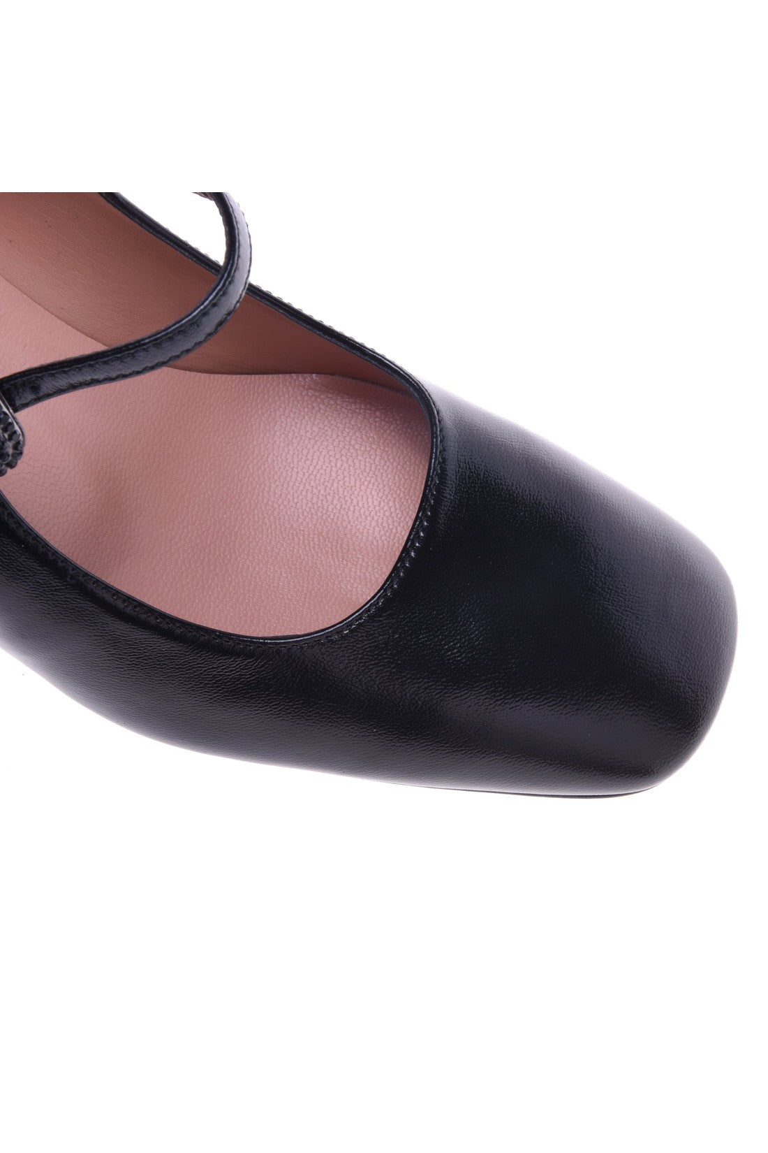 Court shoes in black naplak