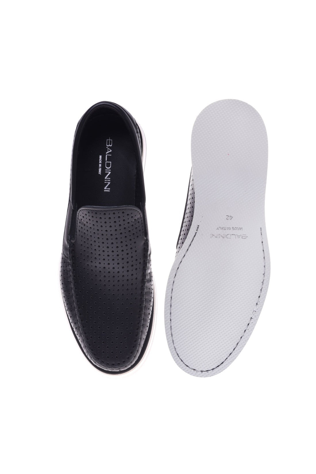 Loafer in black perforated calfskin