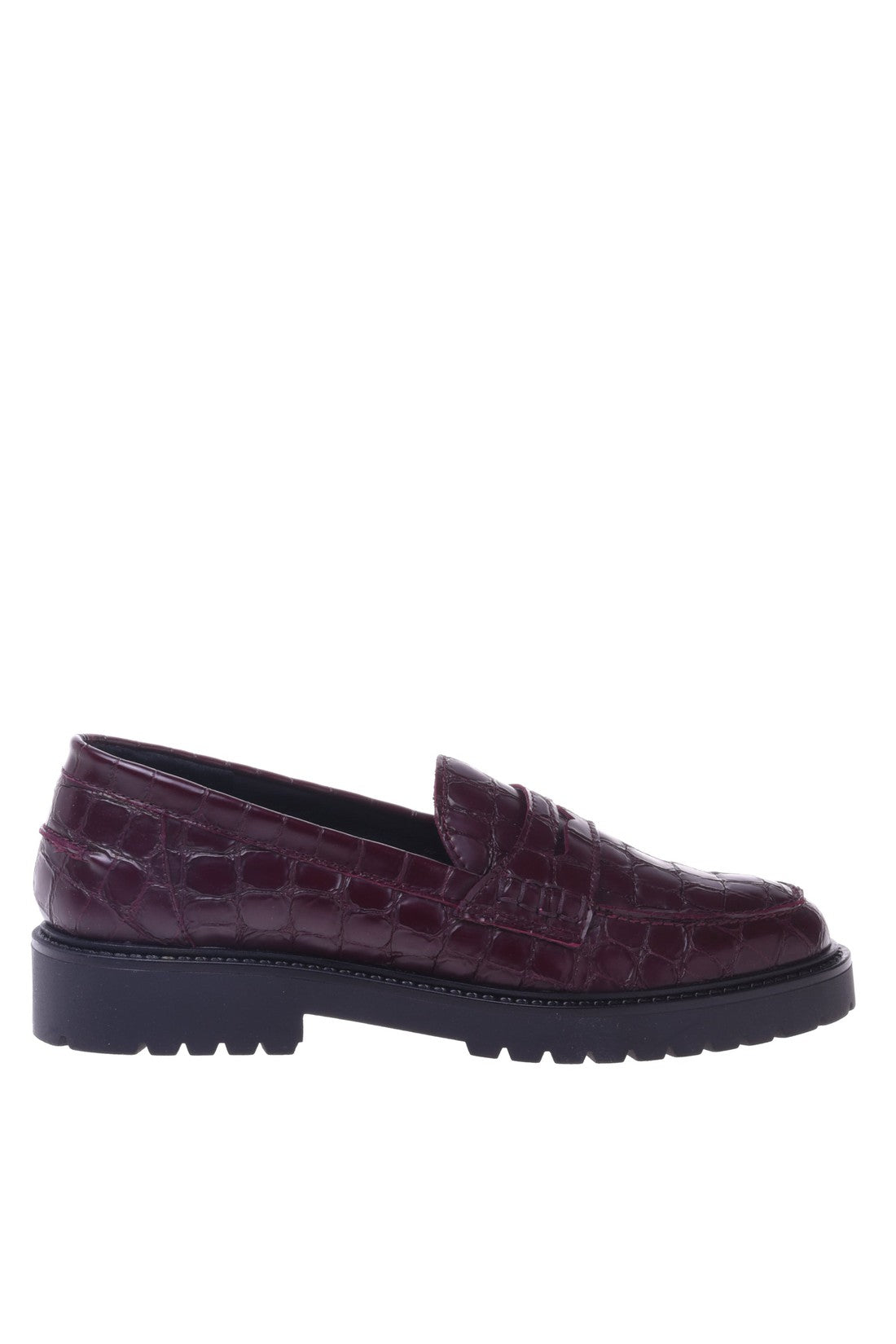 Loafer in burgundy with crocodile print