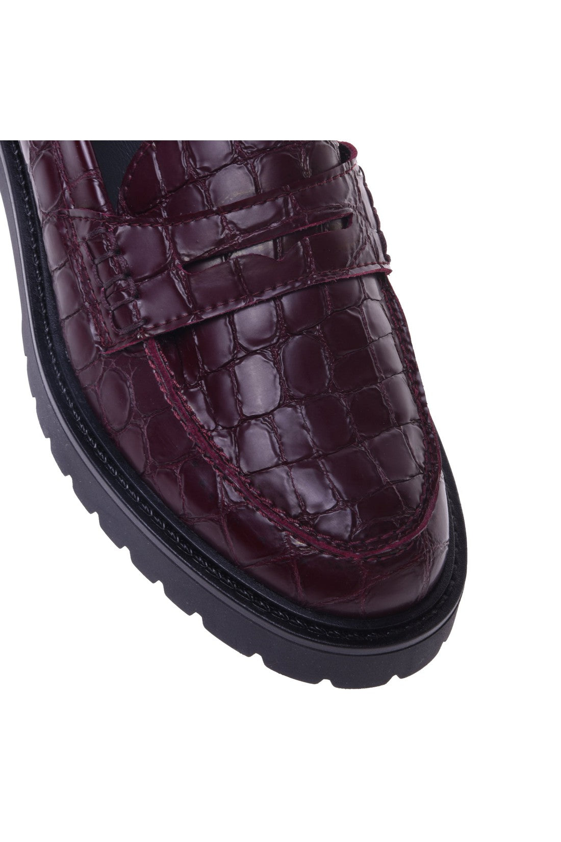 Loafer in burgundy with crocodile print