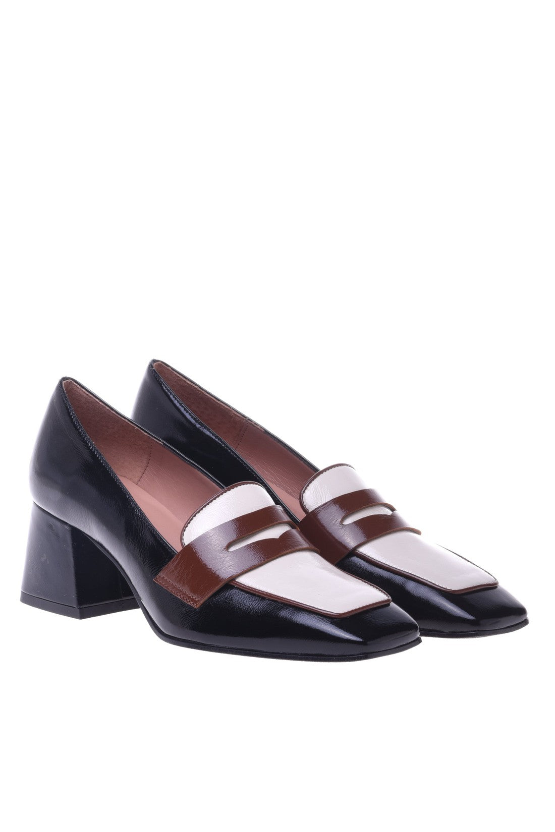 Loafer with heel in black and cream naplak leather