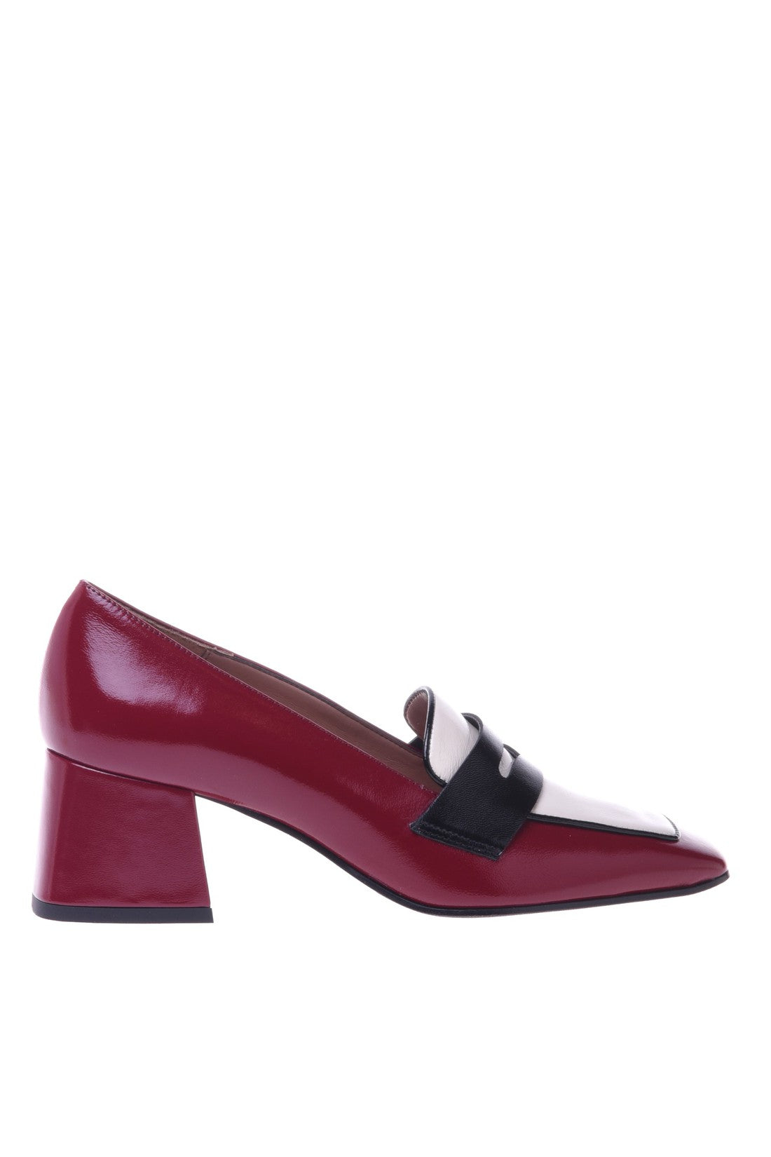 Loafer with heel in red and cream naplak leather