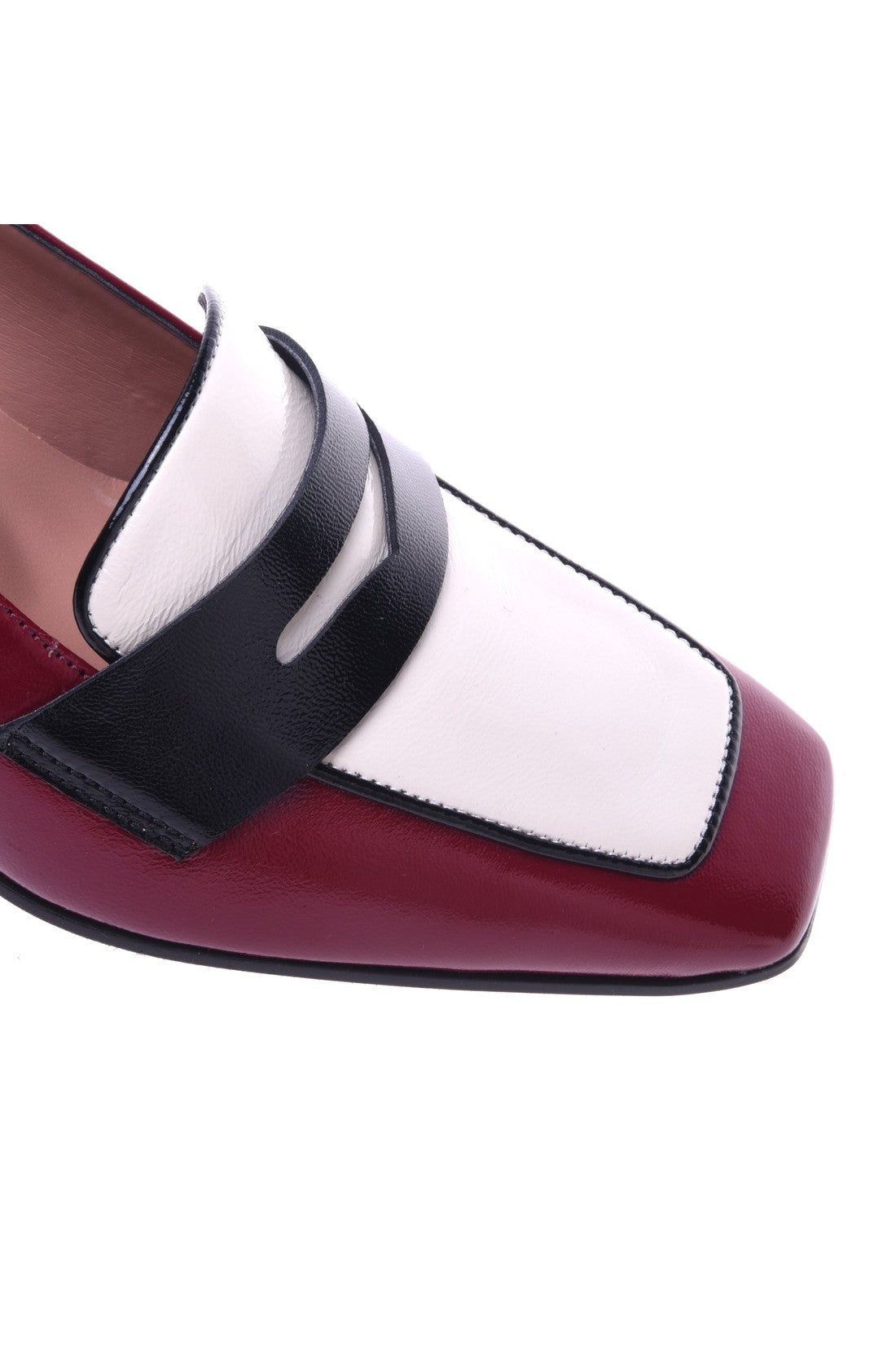 Loafer with heel in red and cream naplak leather