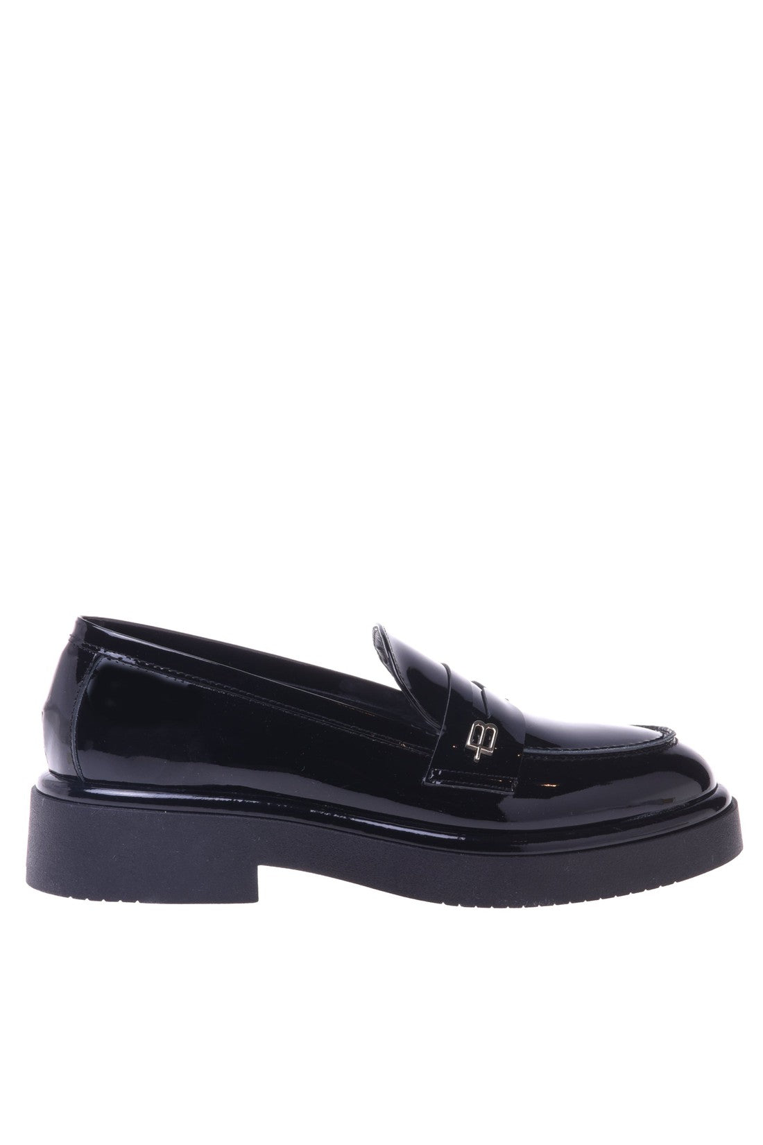 Loafers in black patent leather