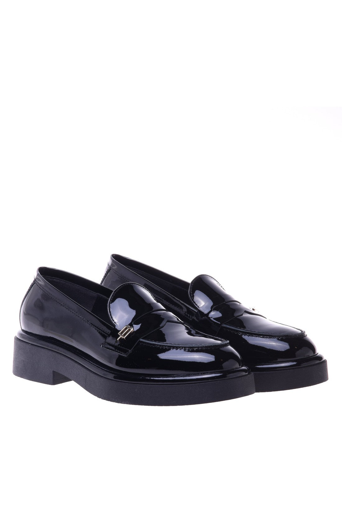 Loafers in black patent leather