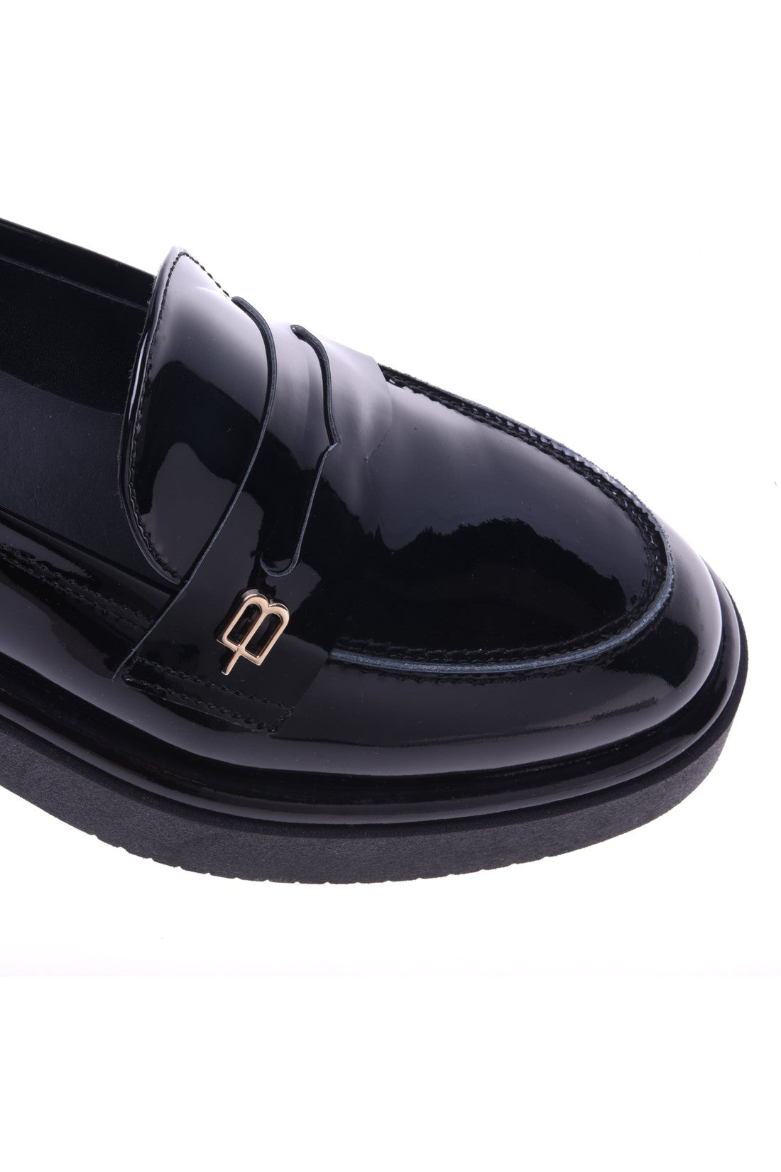 Loafers in black patent leather