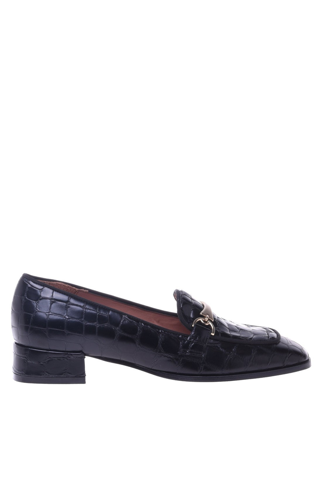 Loafers in black with crocodile print