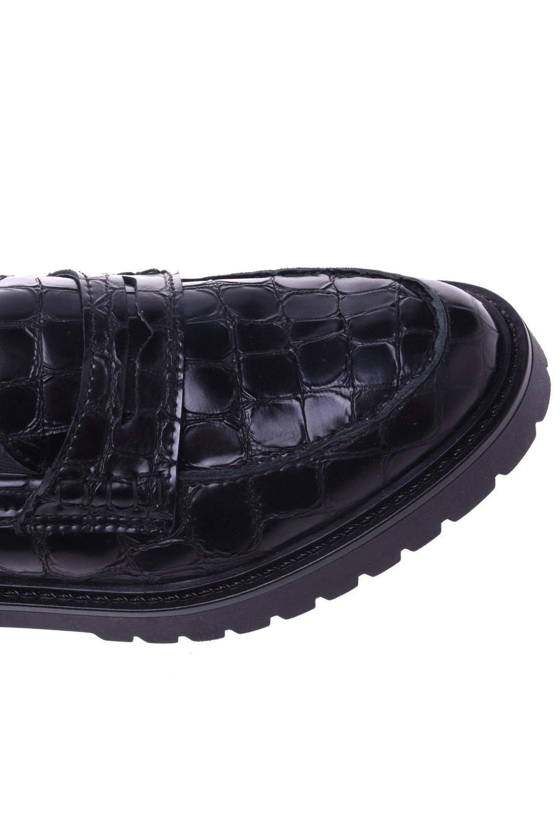 Loafers in black with crocodile print