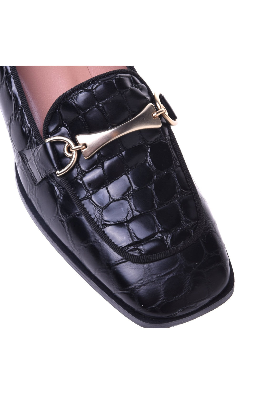 Loafers in black with crocodile print