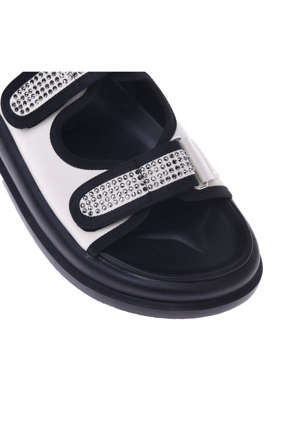 Sandal in cream and red calfskin with rhinestones