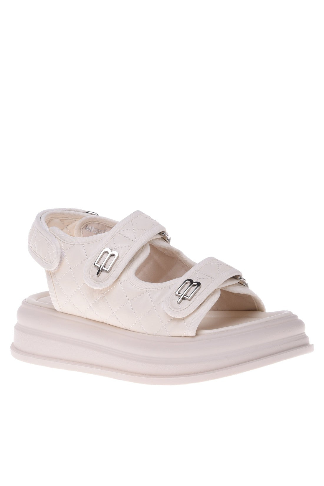 Sandal in cream quilted leather