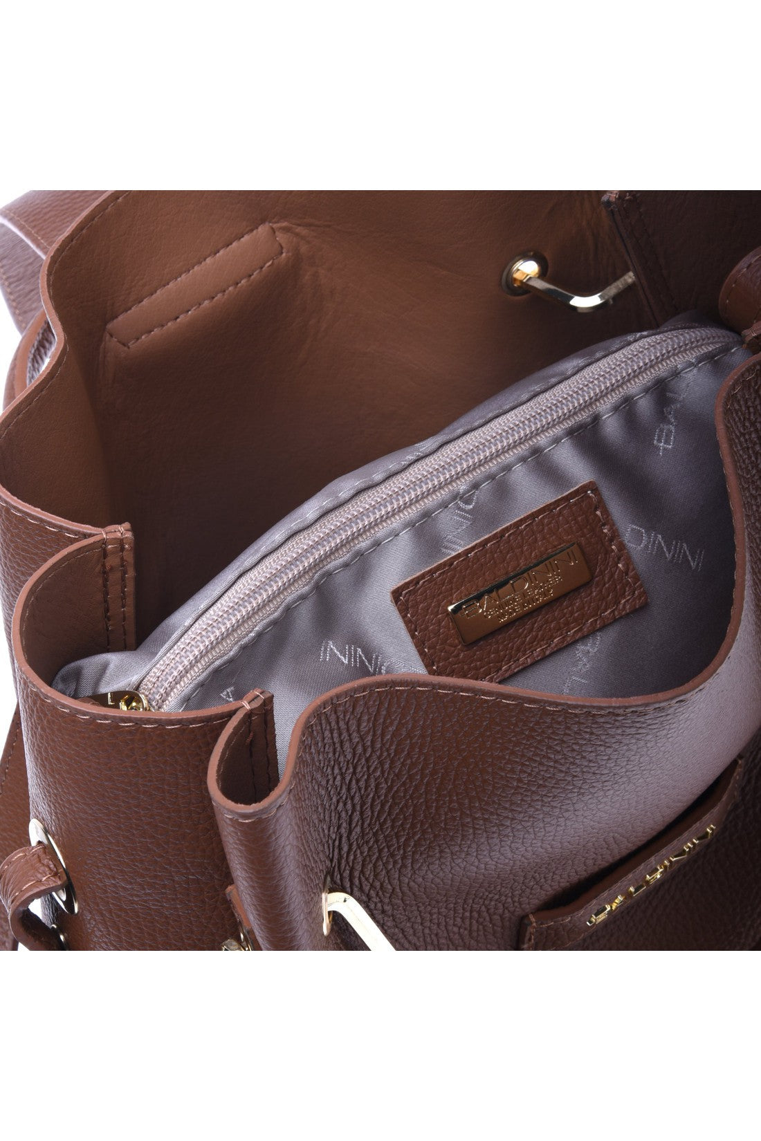Shoulder bag in tan tumbled leather