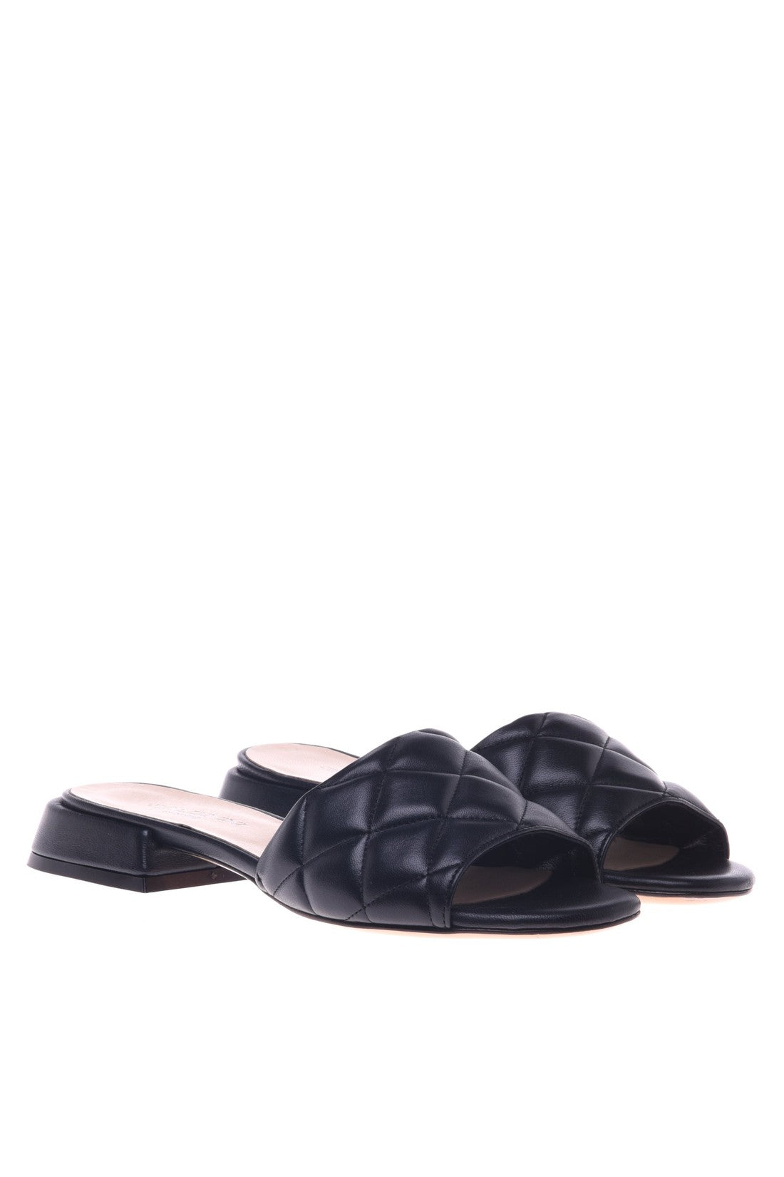 Slipper in black quilted leather