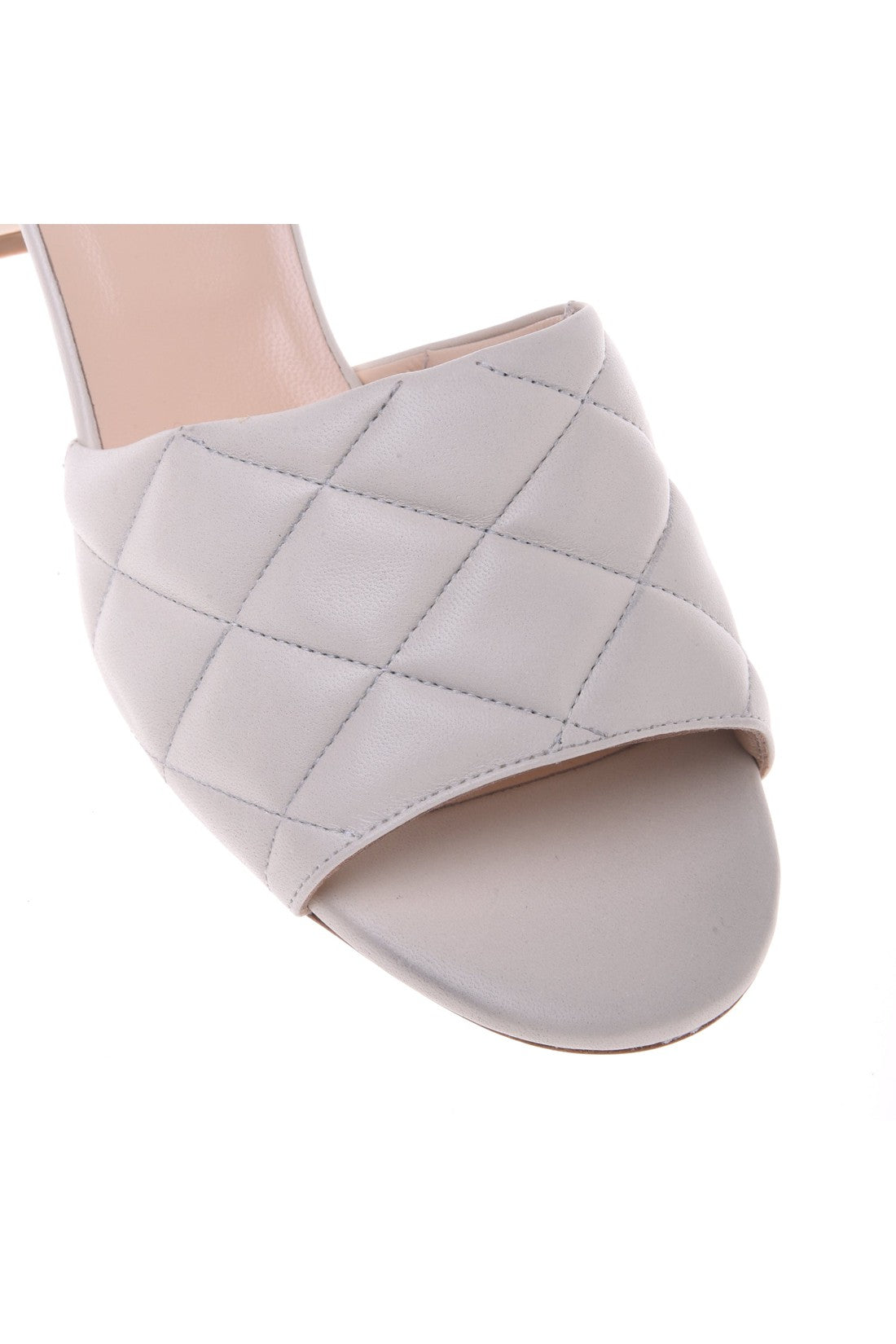 Slipper in cream quilted leather