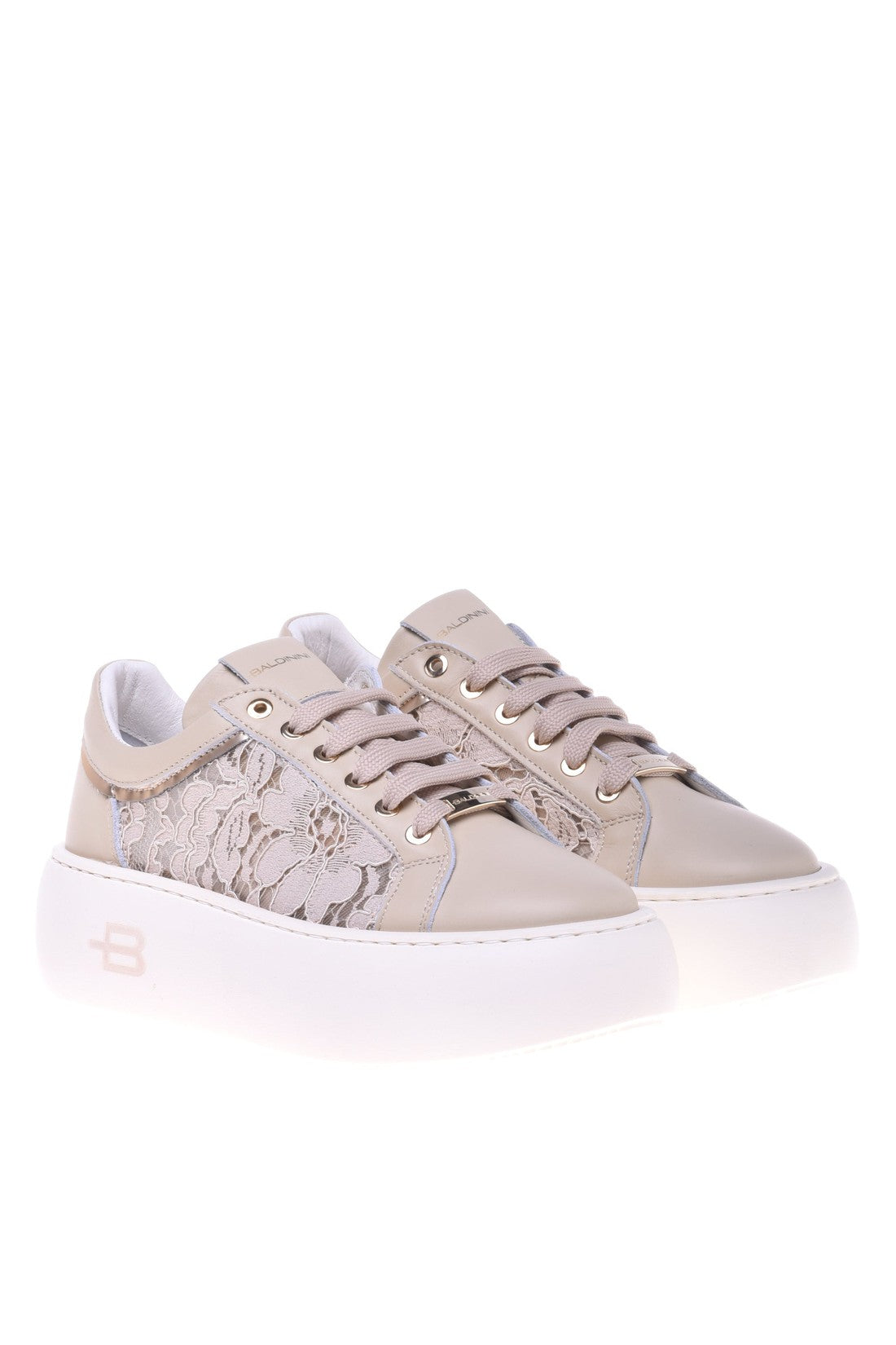 Sneaker in beige nappa leather and lace
