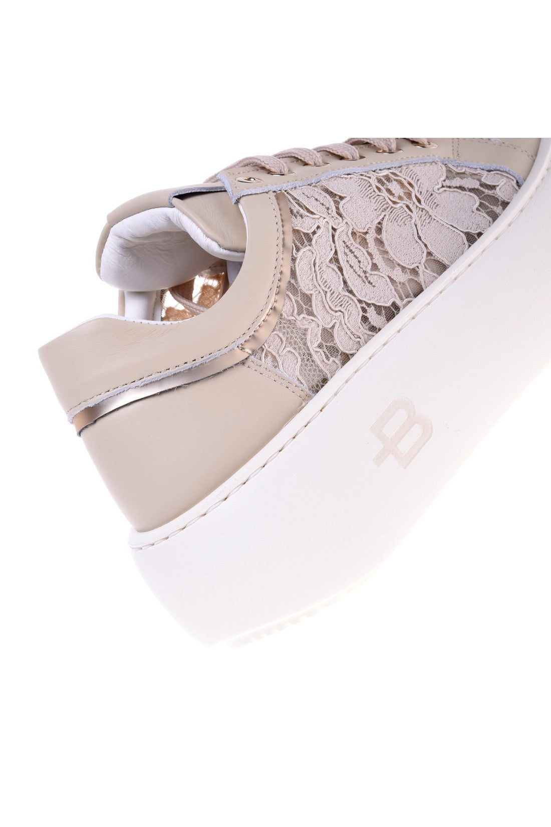 Sneaker in beige nappa leather and lace