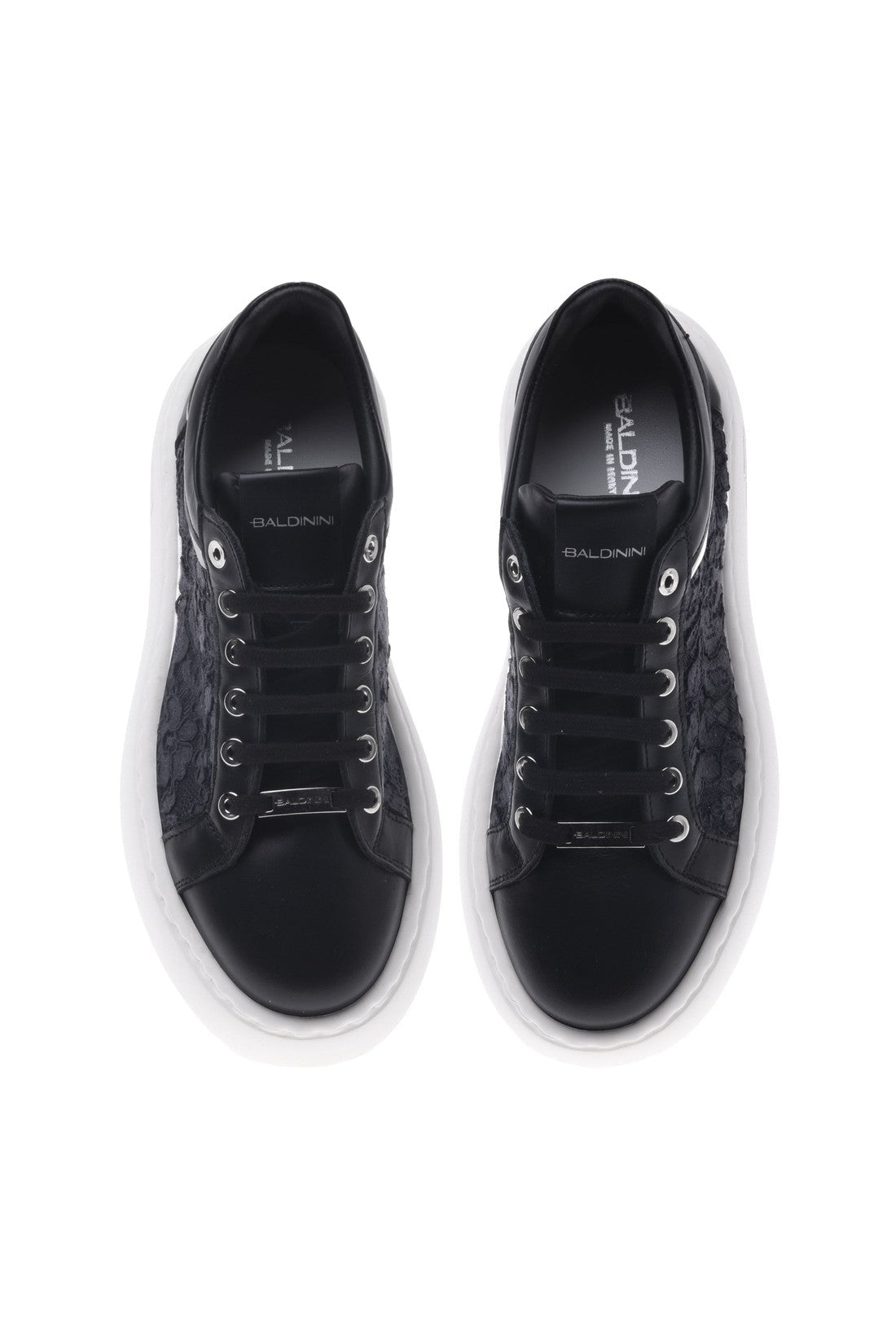 Sneaker in black nappa leather and lace