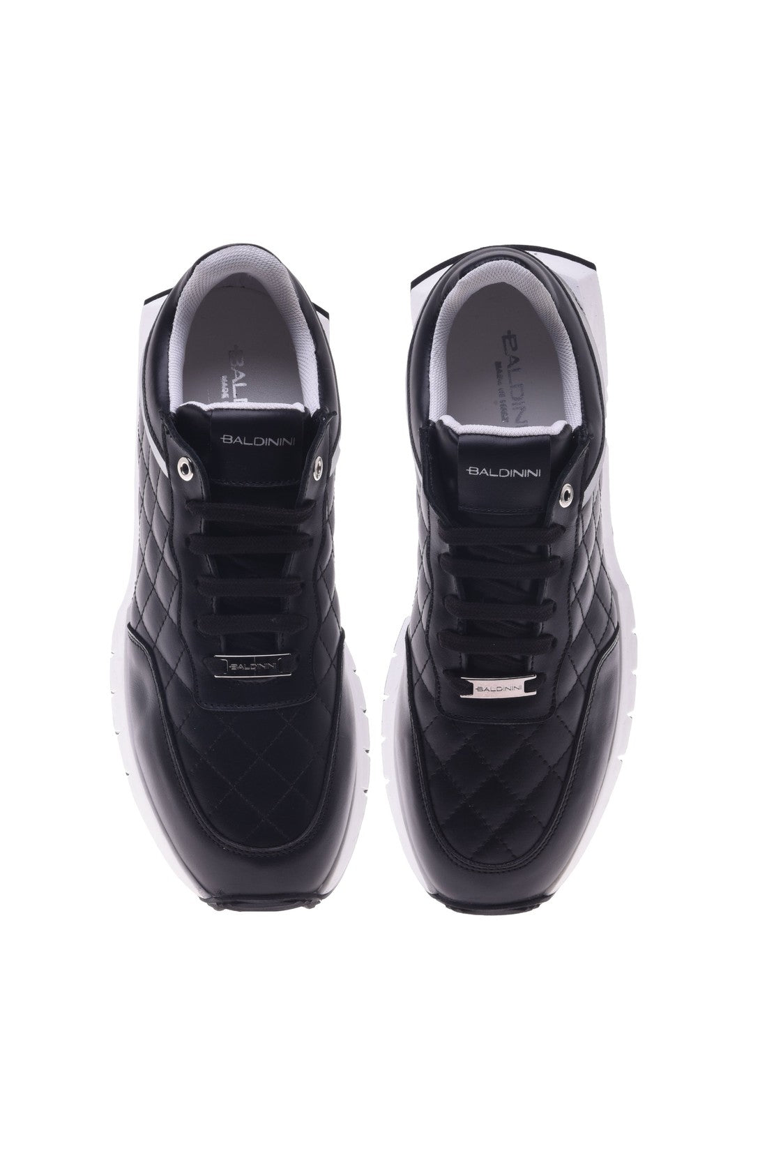 Sneaker in black quilted leather