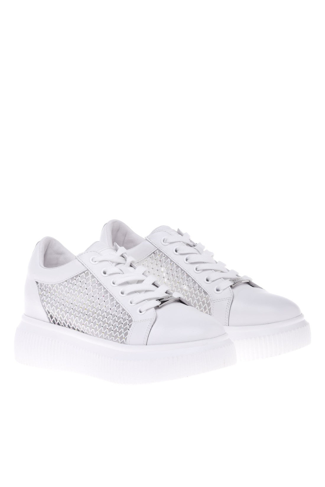 Sneaker in white calfskin with mesh