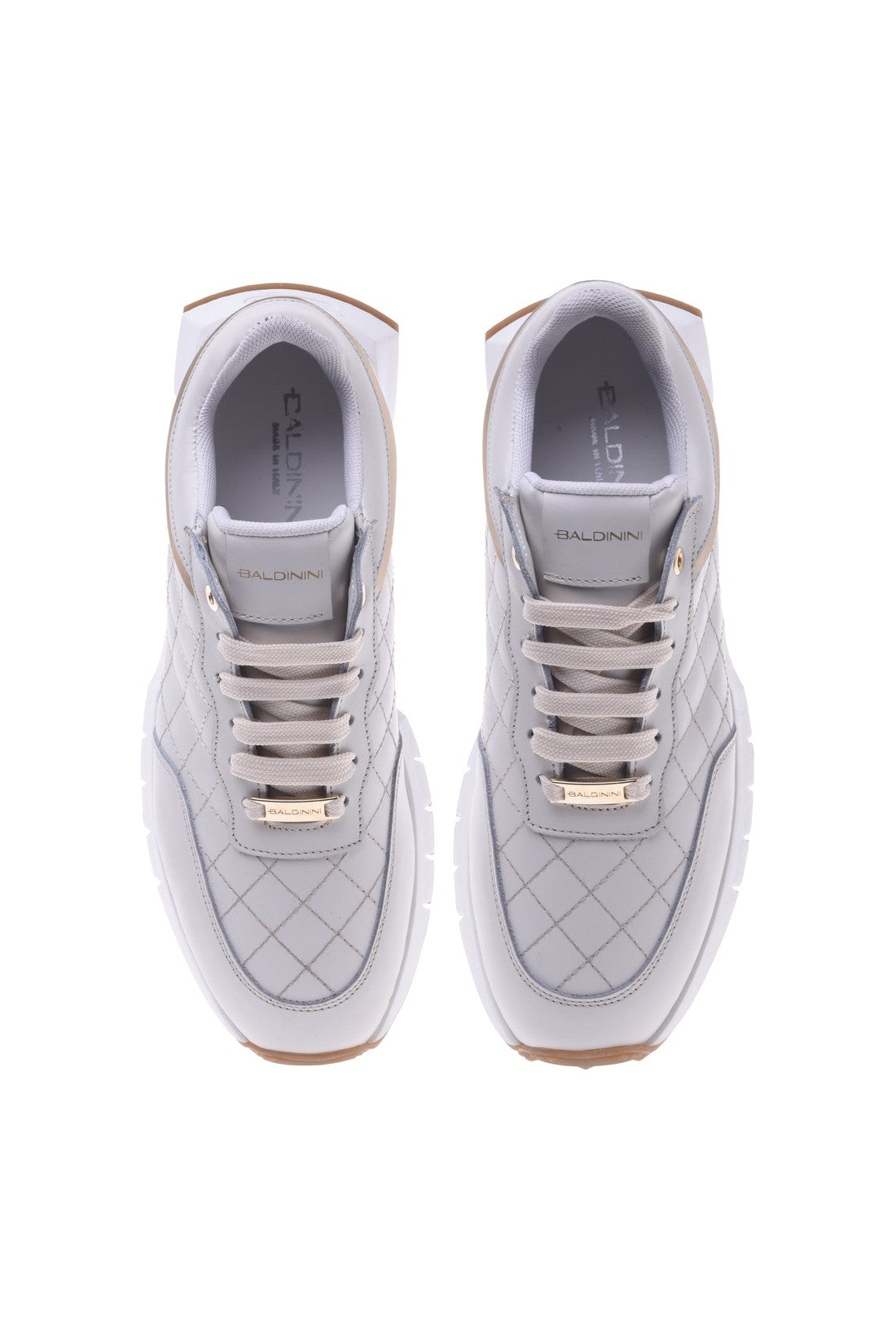 Sneakers in cream quilted leather