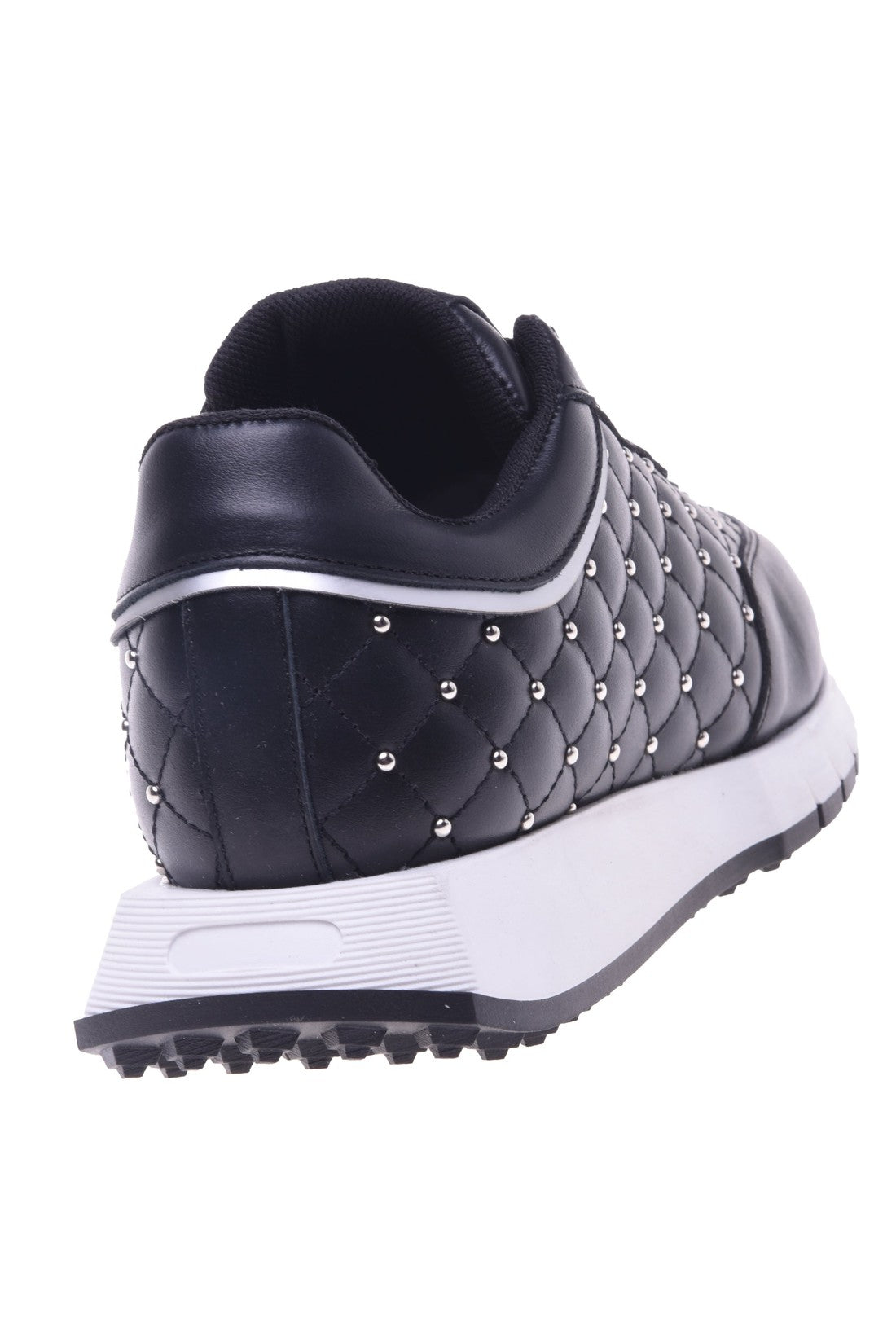 Trainers in black quilted leather