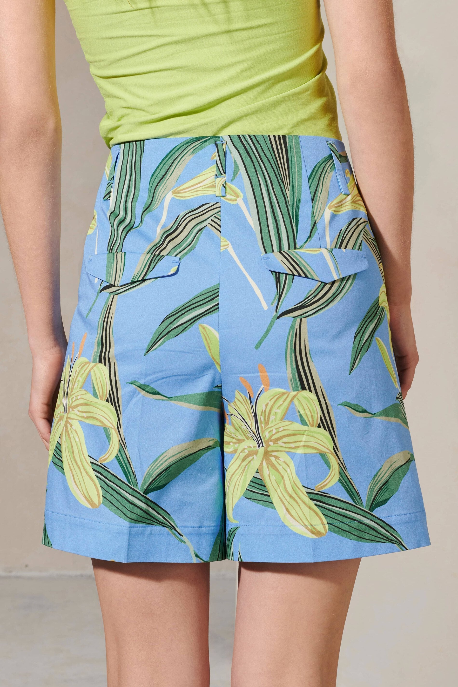 LUISA CERANO-OUTLET-SALE-Bermuda-Shorts mit Lily-Print-Hosen-by-ARCHIVIST