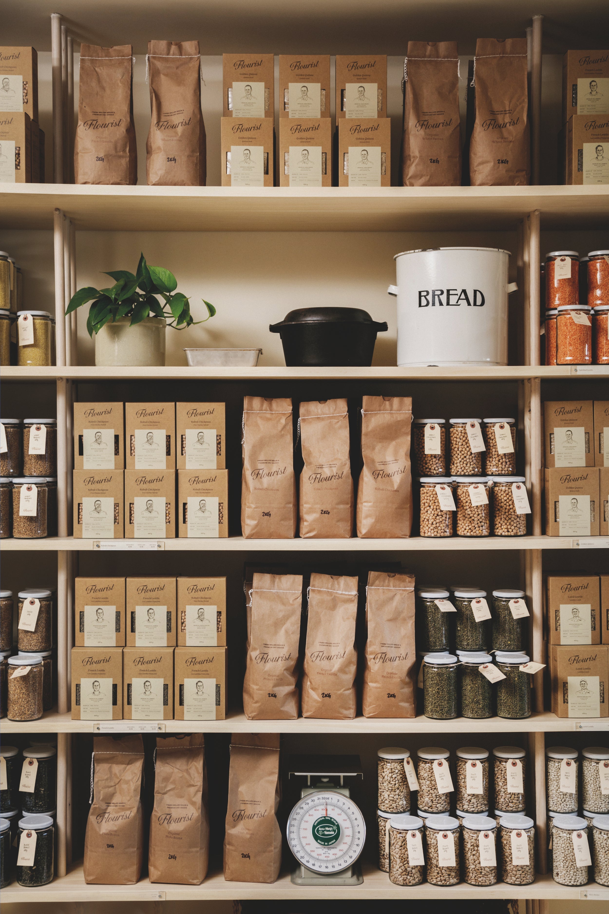 Gestalten Eu Shop-Brand New Brand-Book-Black-Deal-Outlet-by-ARCHIVIST