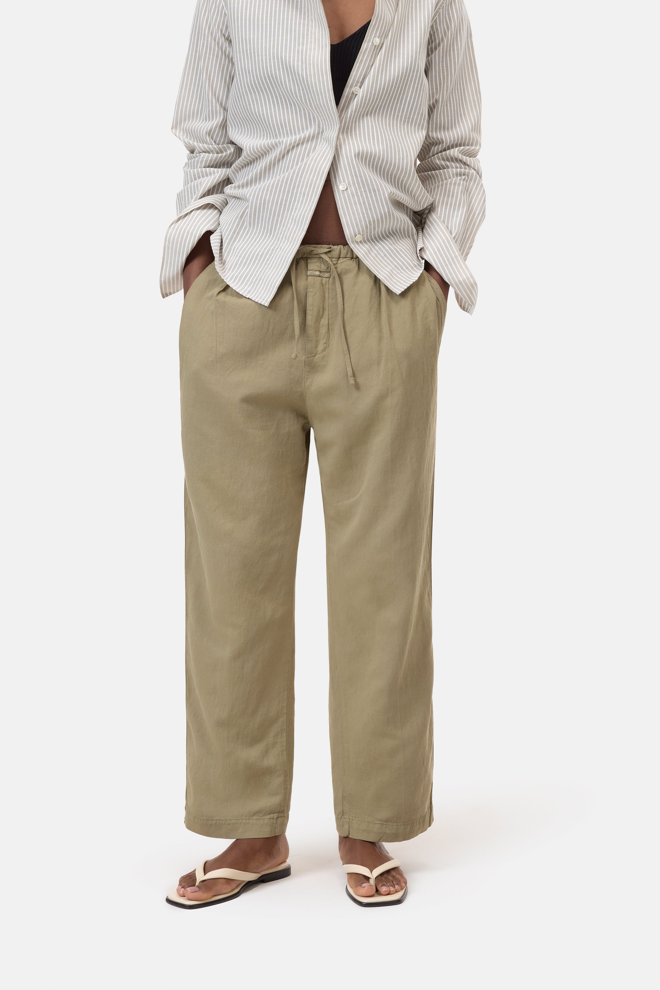 ROMILLA-Hosen-Closed-ARCHIVIST