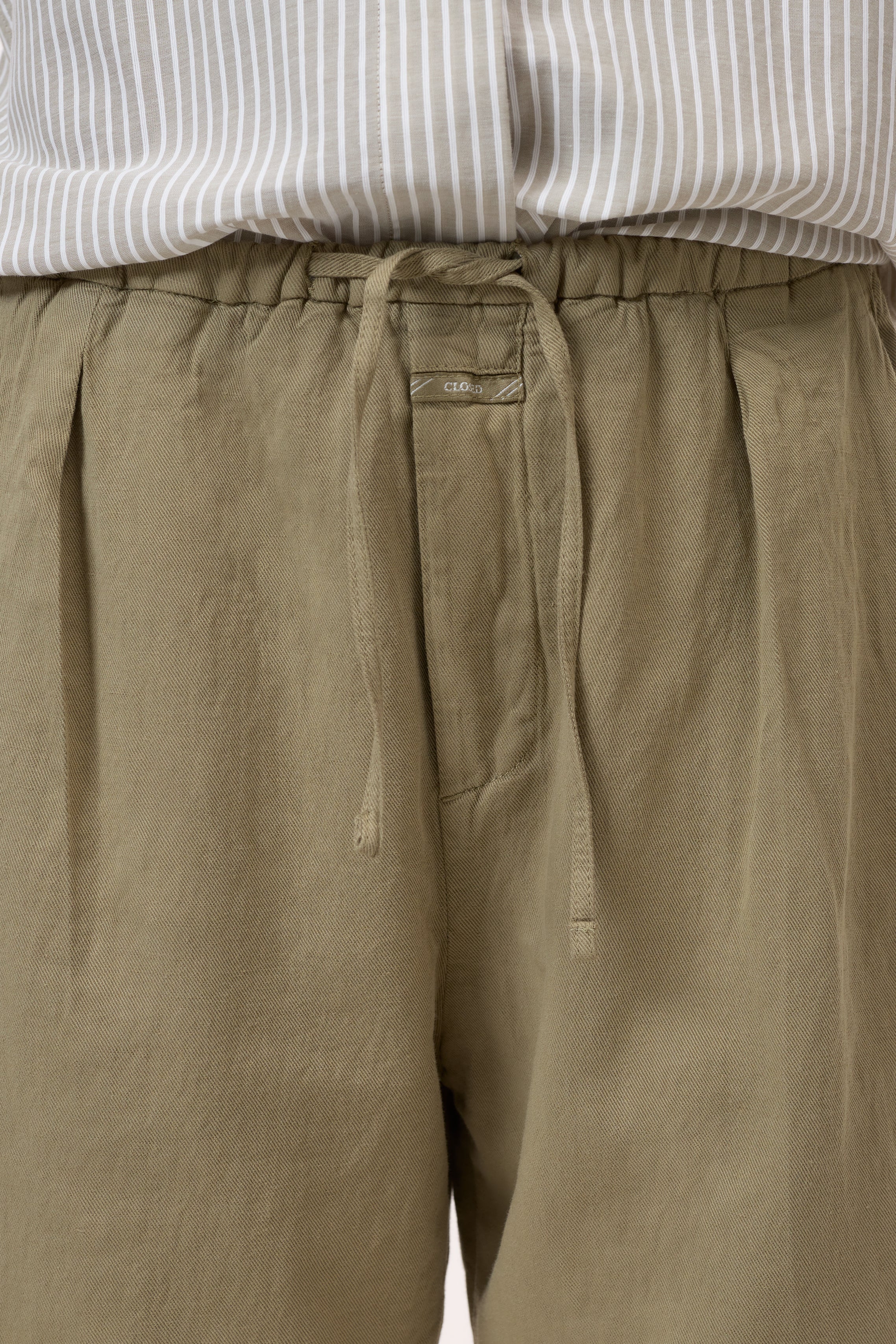 ROMILLA-Hosen-Closed-ARCHIVIST