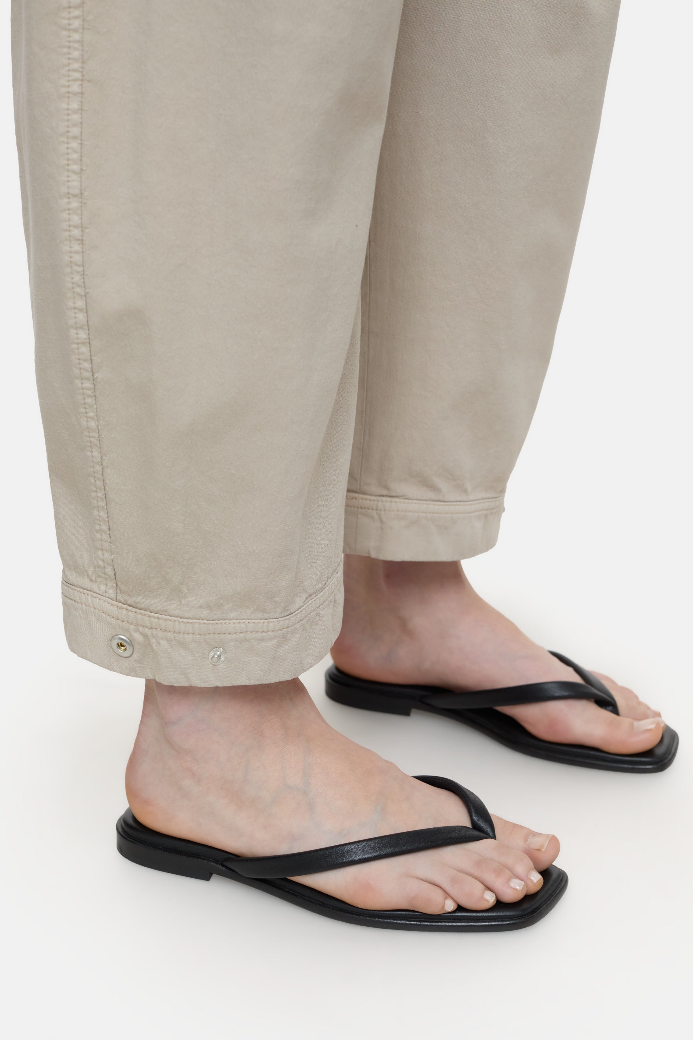 RHANNON-Hosen-Closed-ARCHIVIST