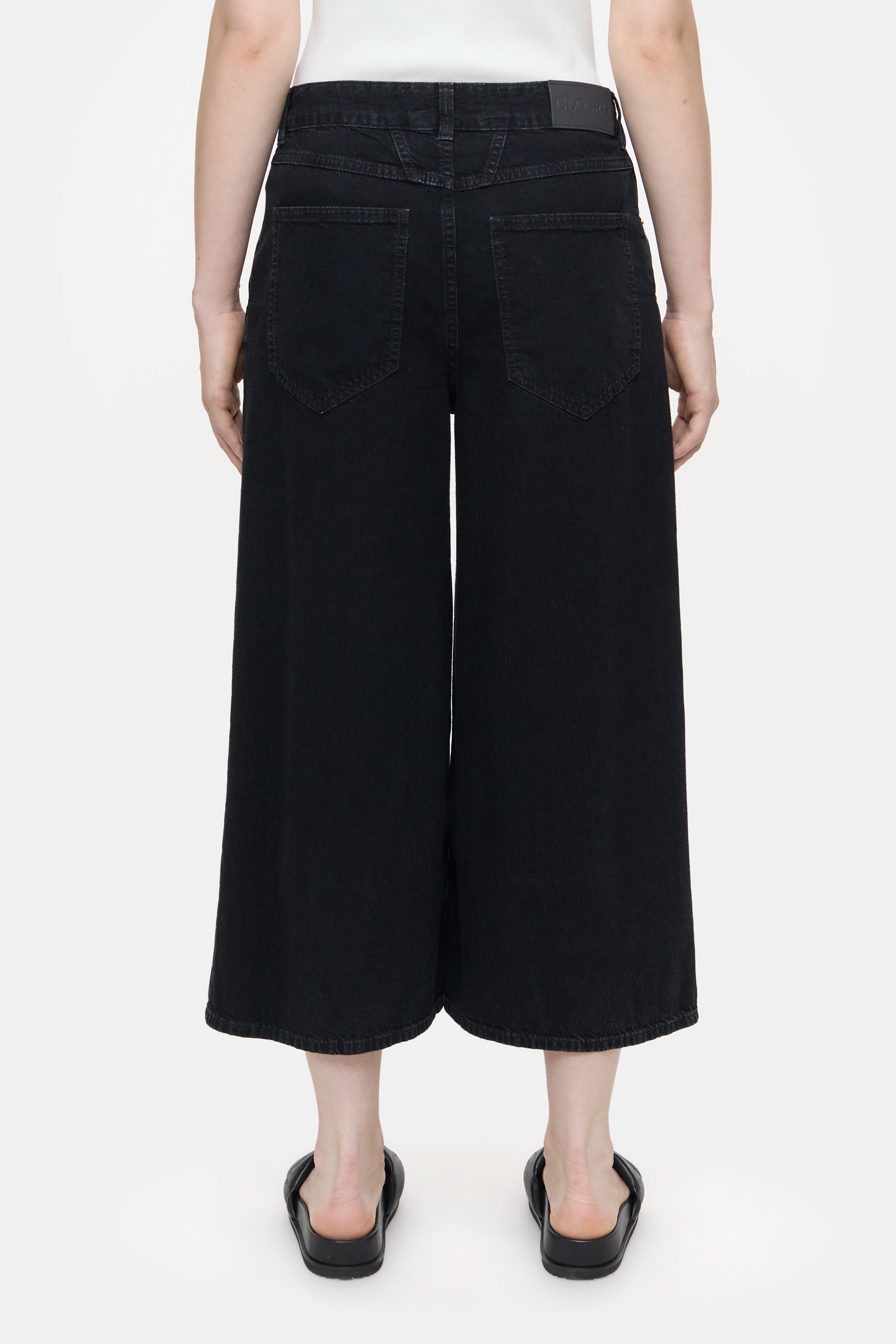 LYNA-Hosen-Closed-ARCHIVIST