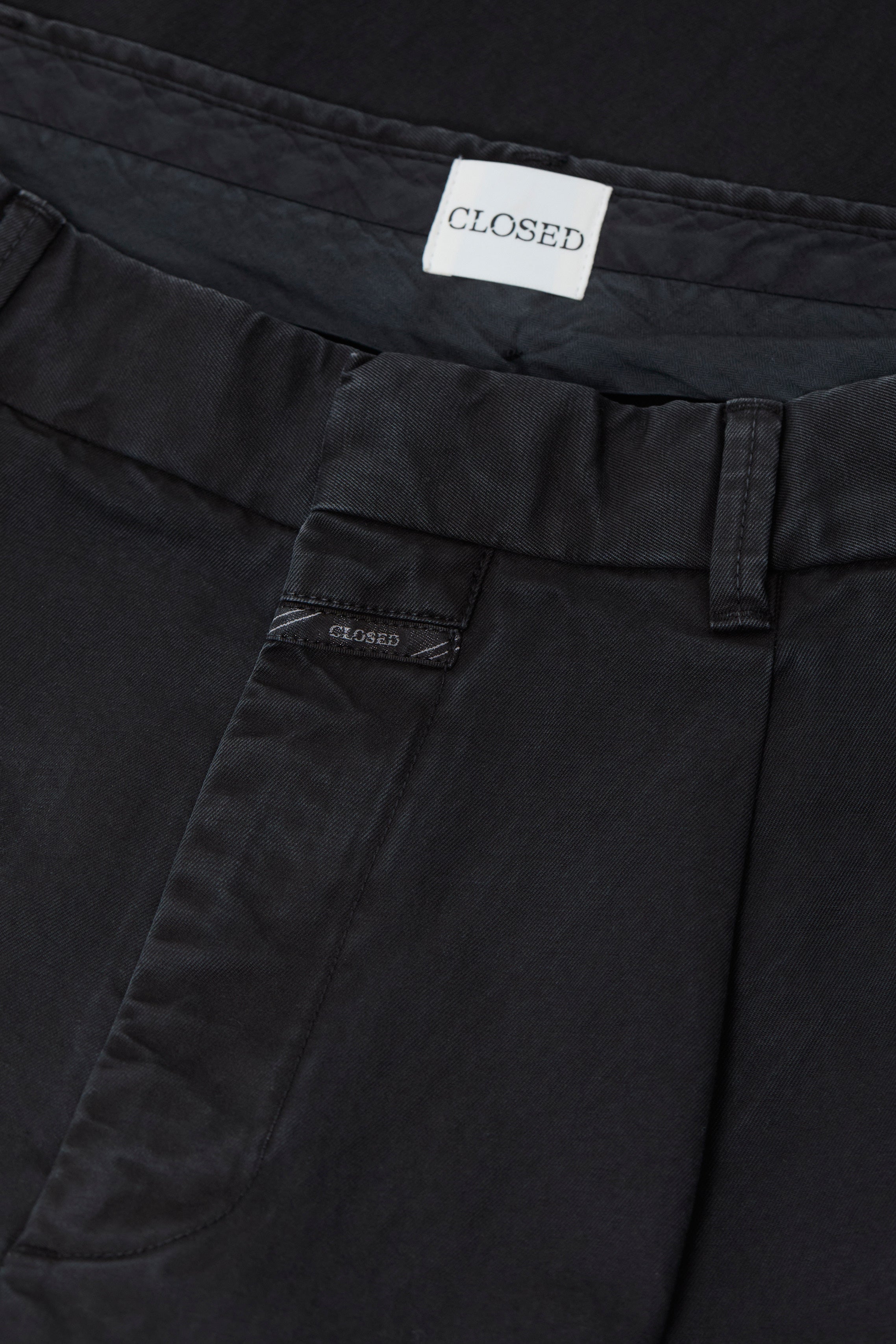 BLOMBERG WIDE-Hosen-Closed-ARCHIVIST