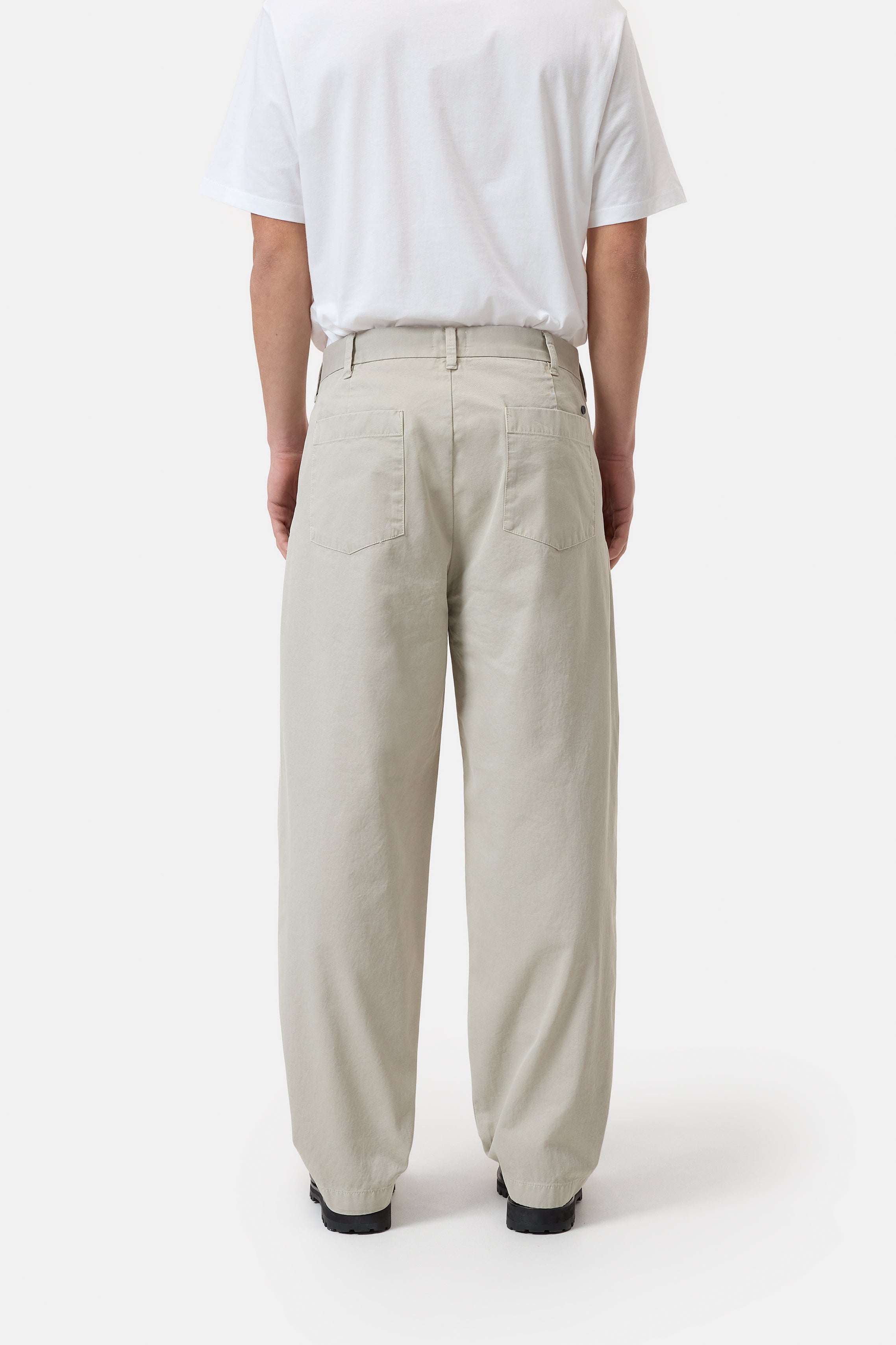 BLOMBERG WIDE-Hosen-Closed-ARCHIVIST