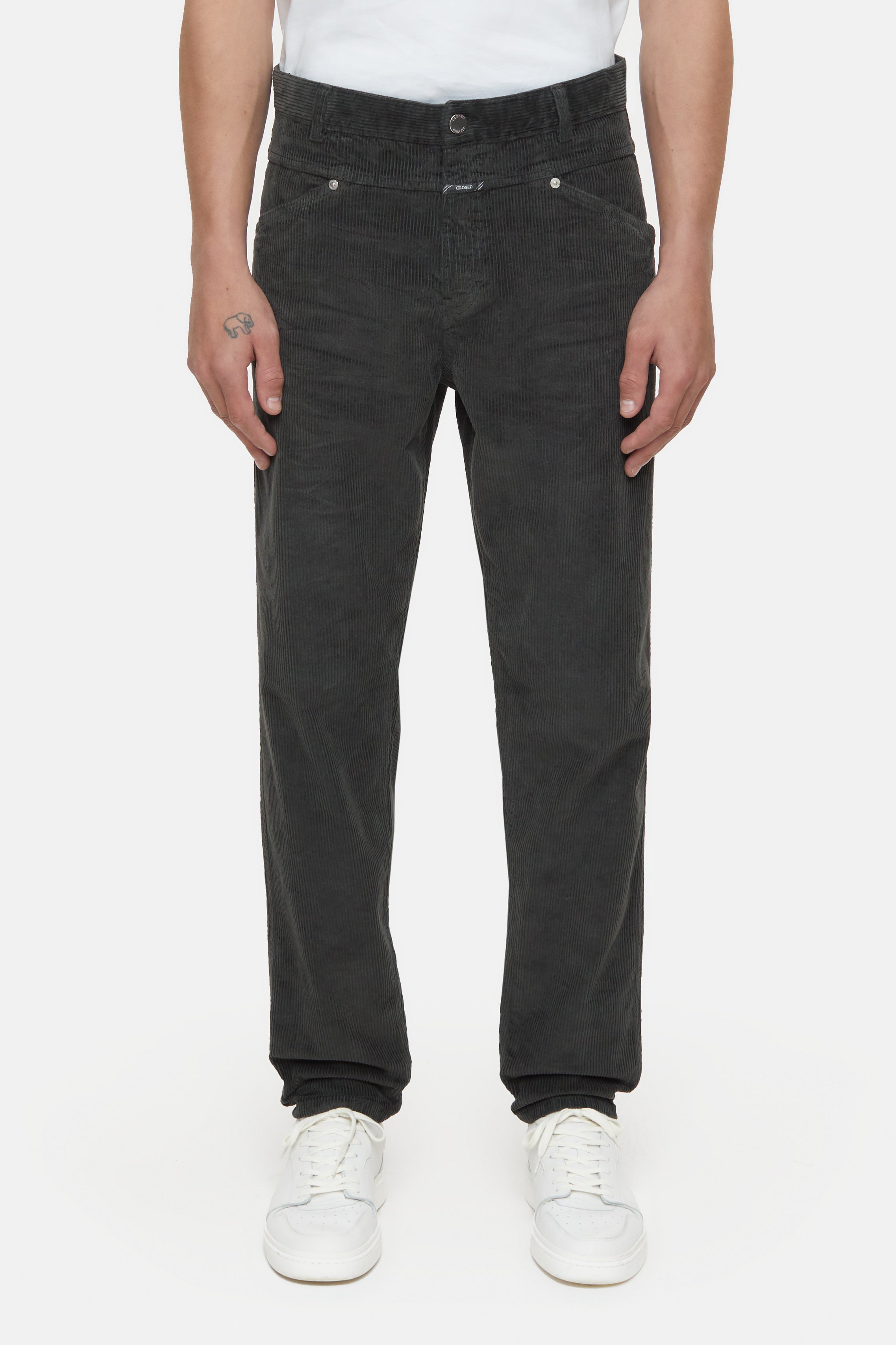 A-Hosen-Black-Deal-Outlet-by-ARCHIVIST