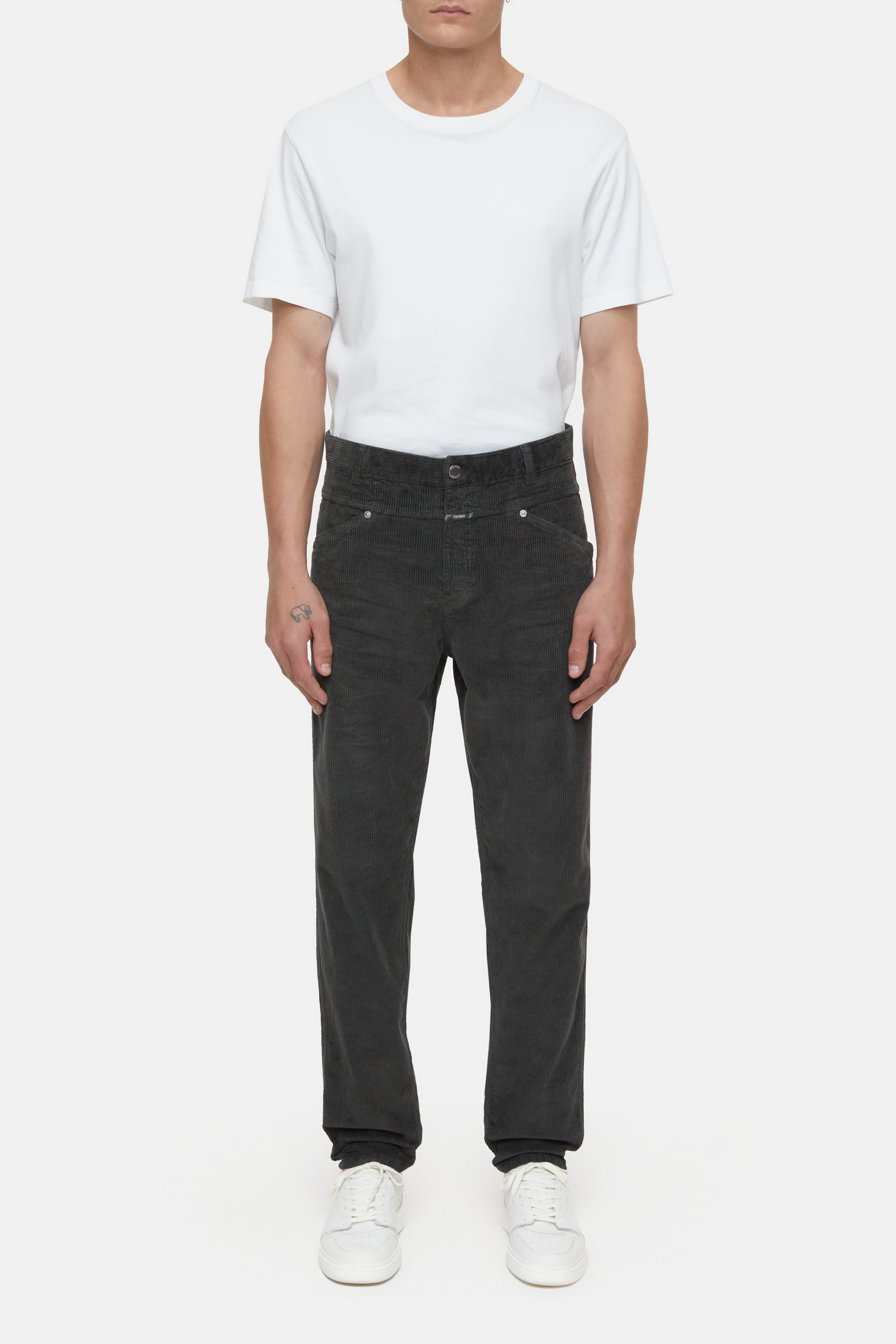 A-Hosen-Black-Deal-Outlet-by-ARCHIVIST