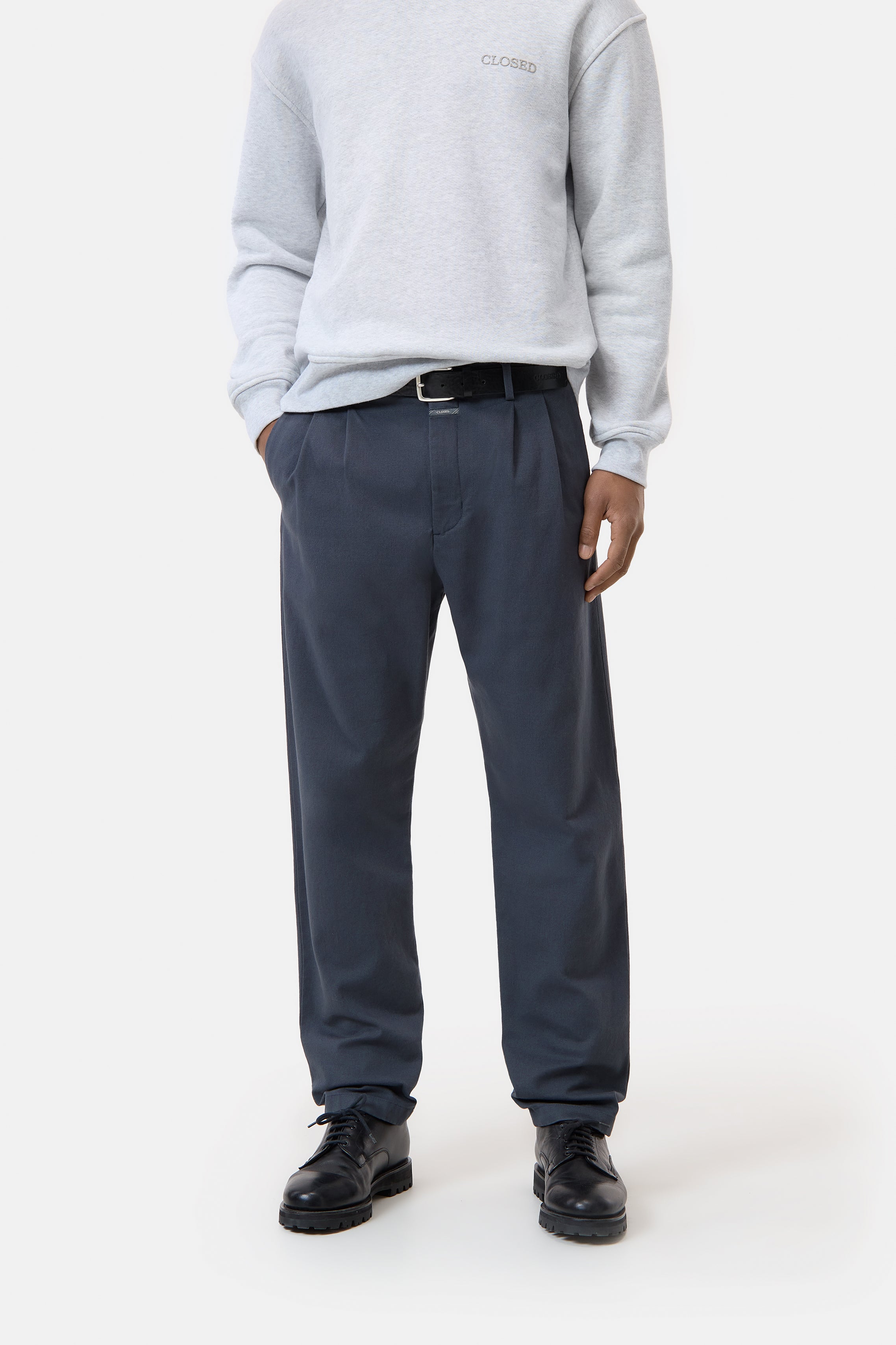 BERGEN TAPERED-Jeans-Closed-27-Smokey Blue-32-ARCHIVIST