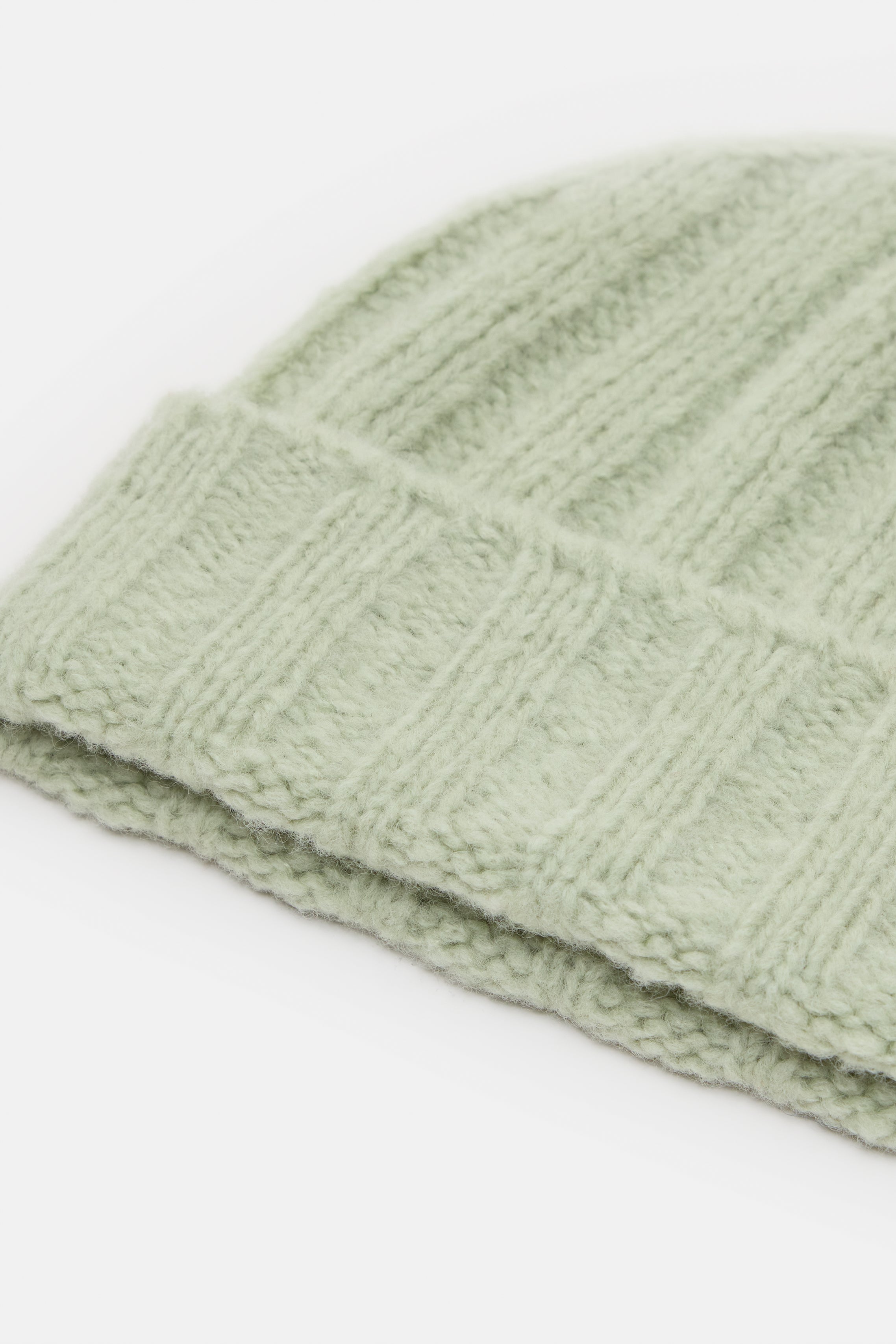 CABLE KNITTED BEANIE