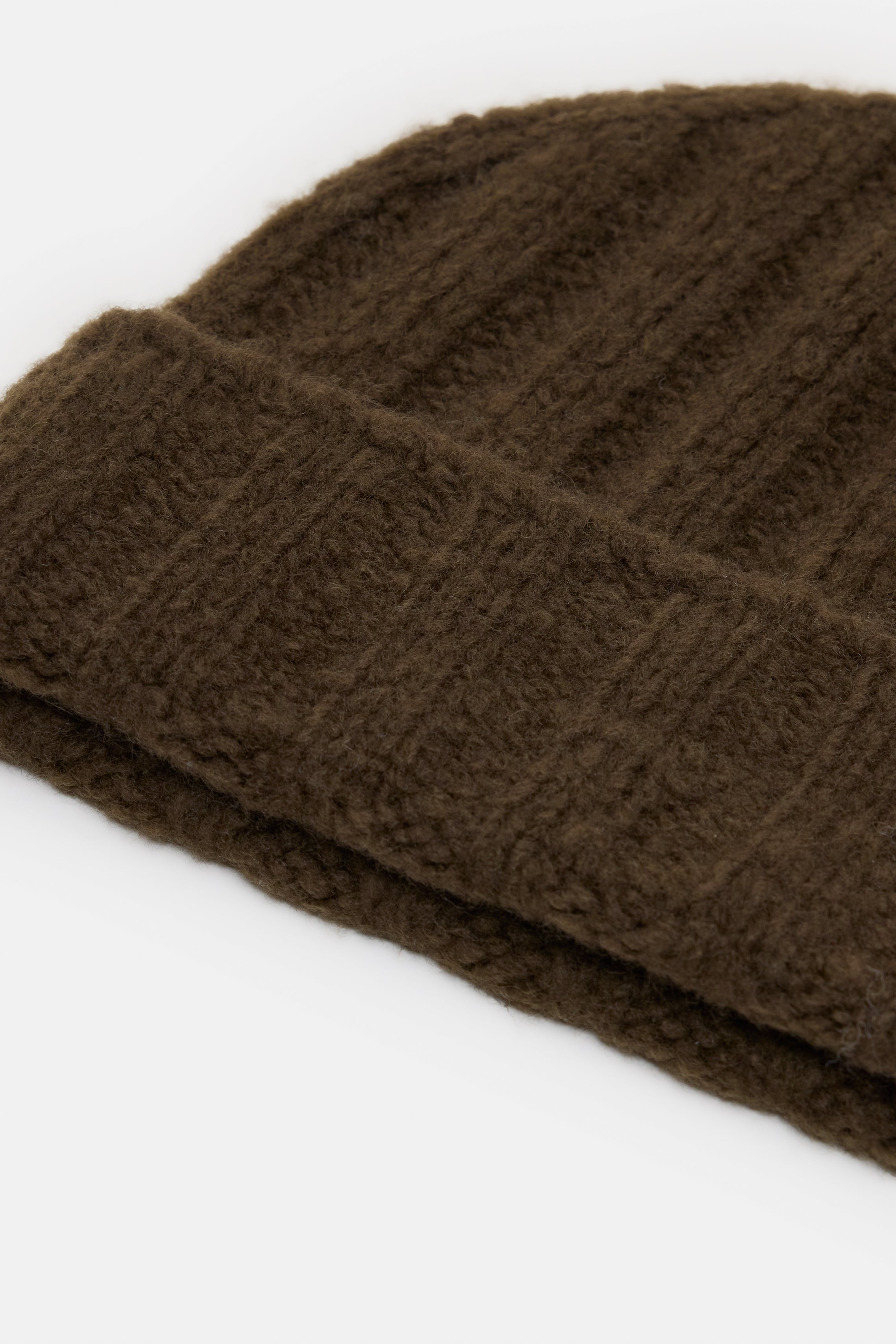 CABLE KNITTED BEANIE